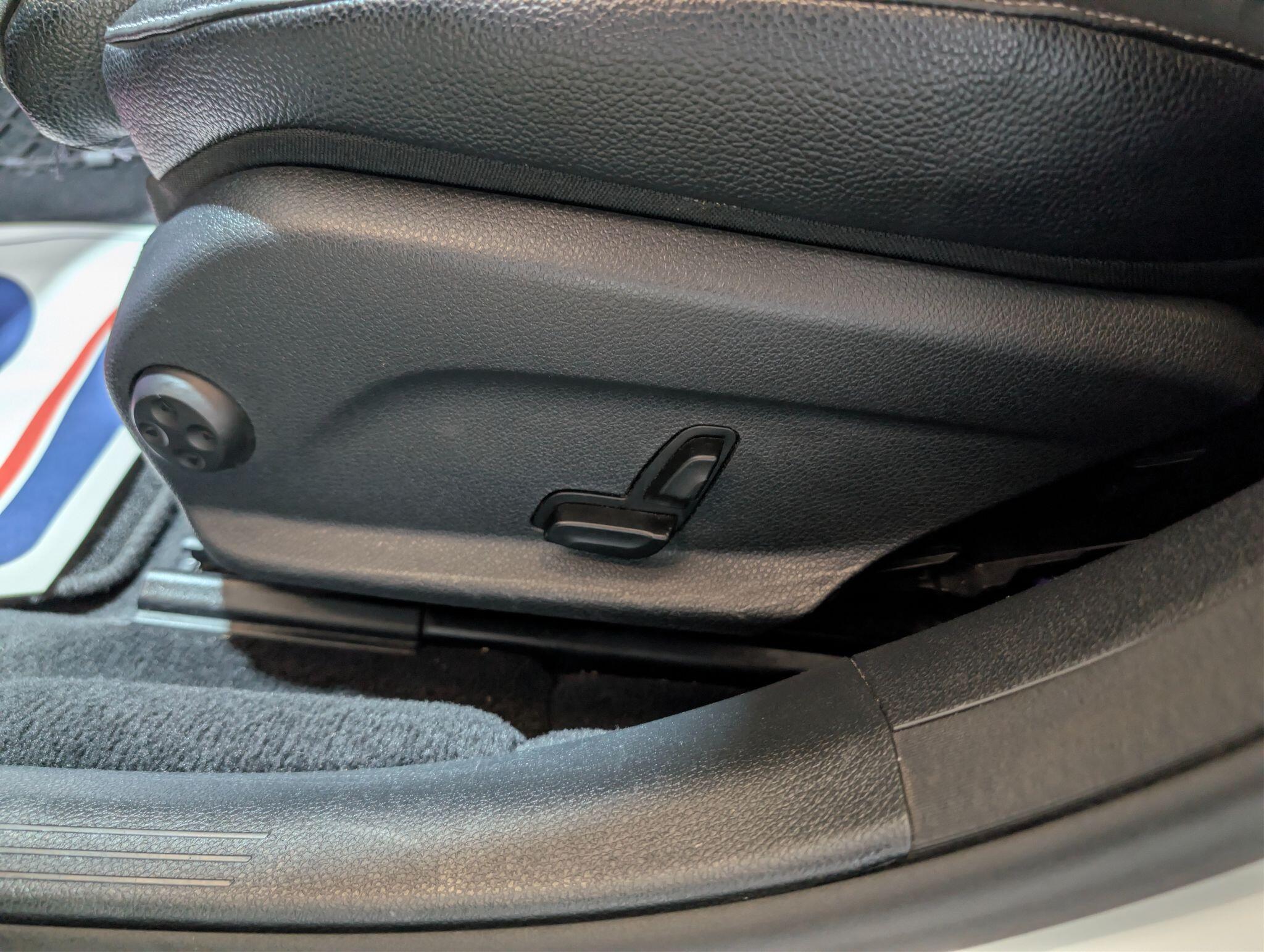 Mercedes-Benz E Class view 66