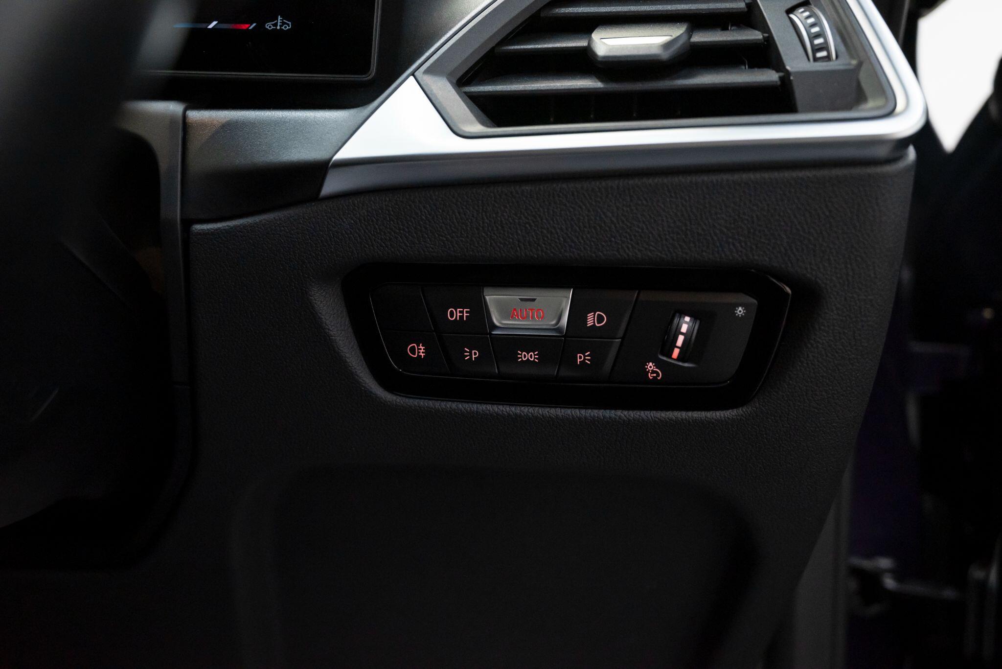 BMW 2 Series view 24