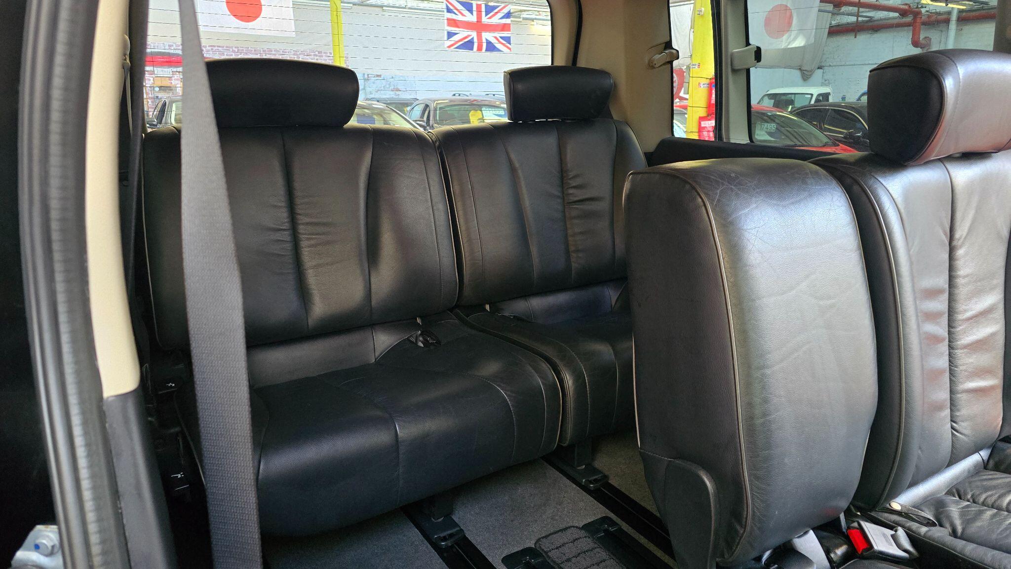 Nissan Elgrand view 13