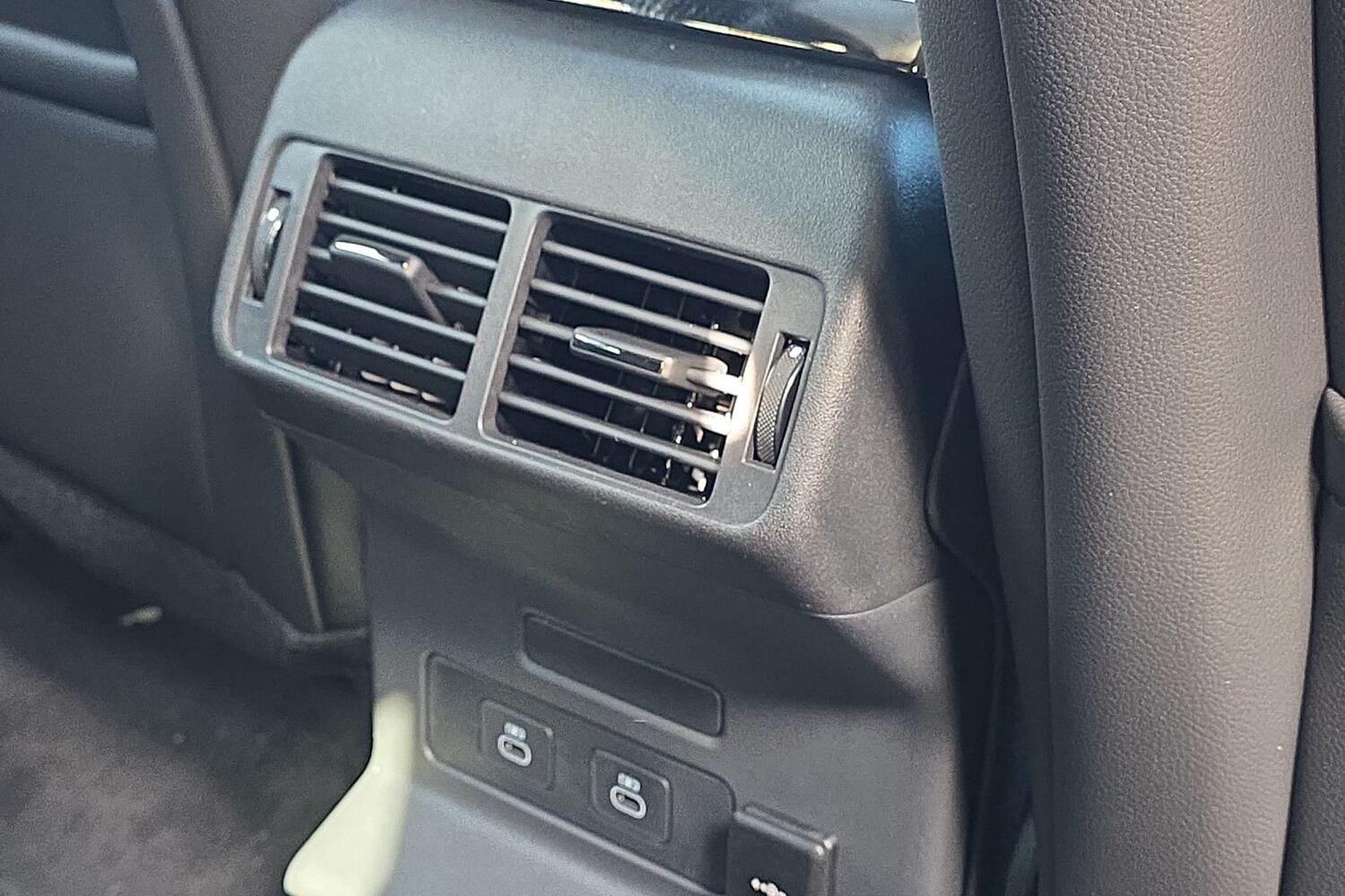 Land Rover Range Rover Velar view 18