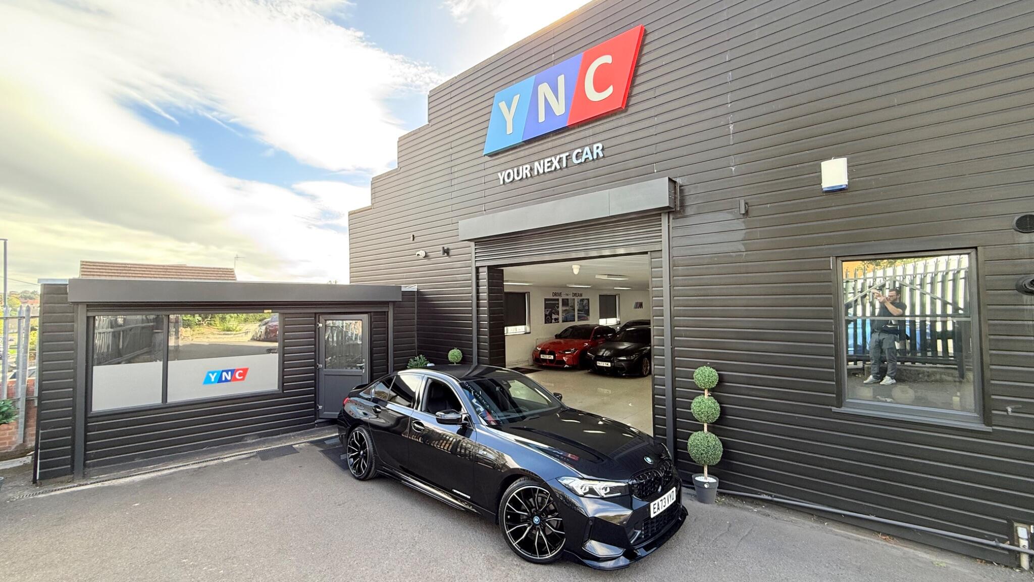 BMW 3 Series view 5