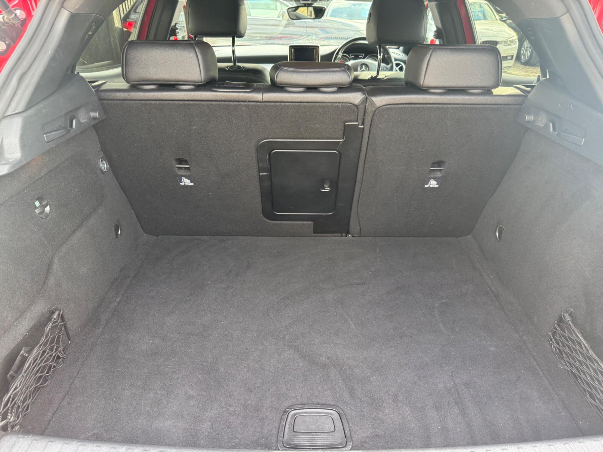 Mercedes-Benz GLA view 12
