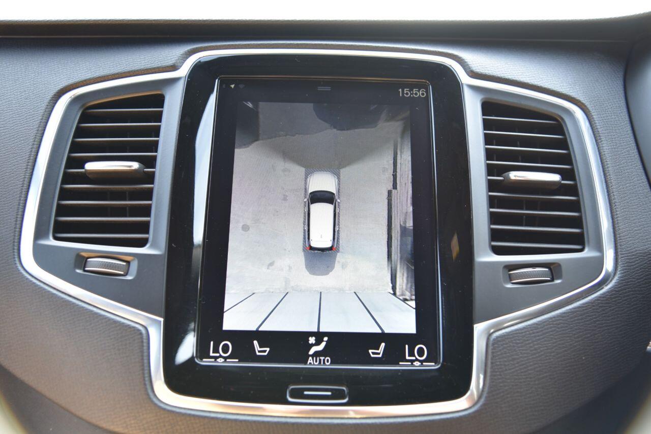 Volvo XC90 view 8