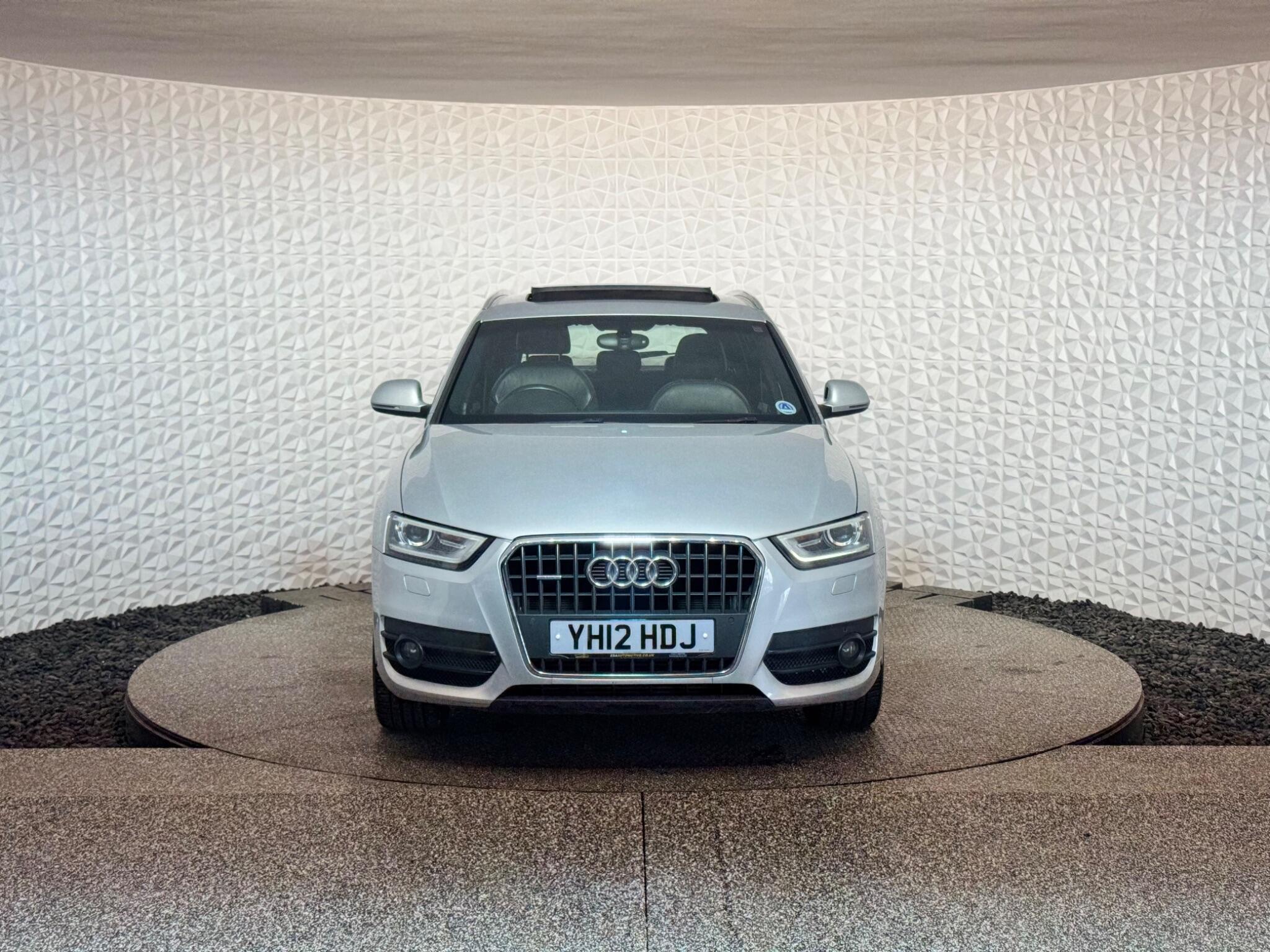 Audi Q3 view 23