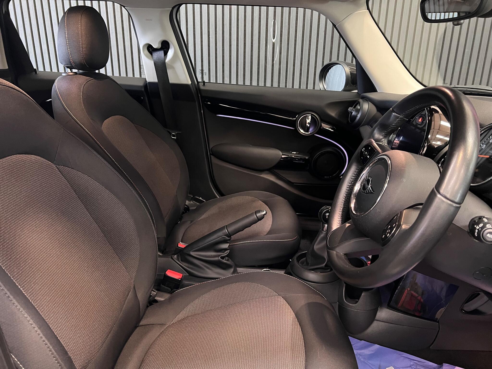 Mini Hatch view 11