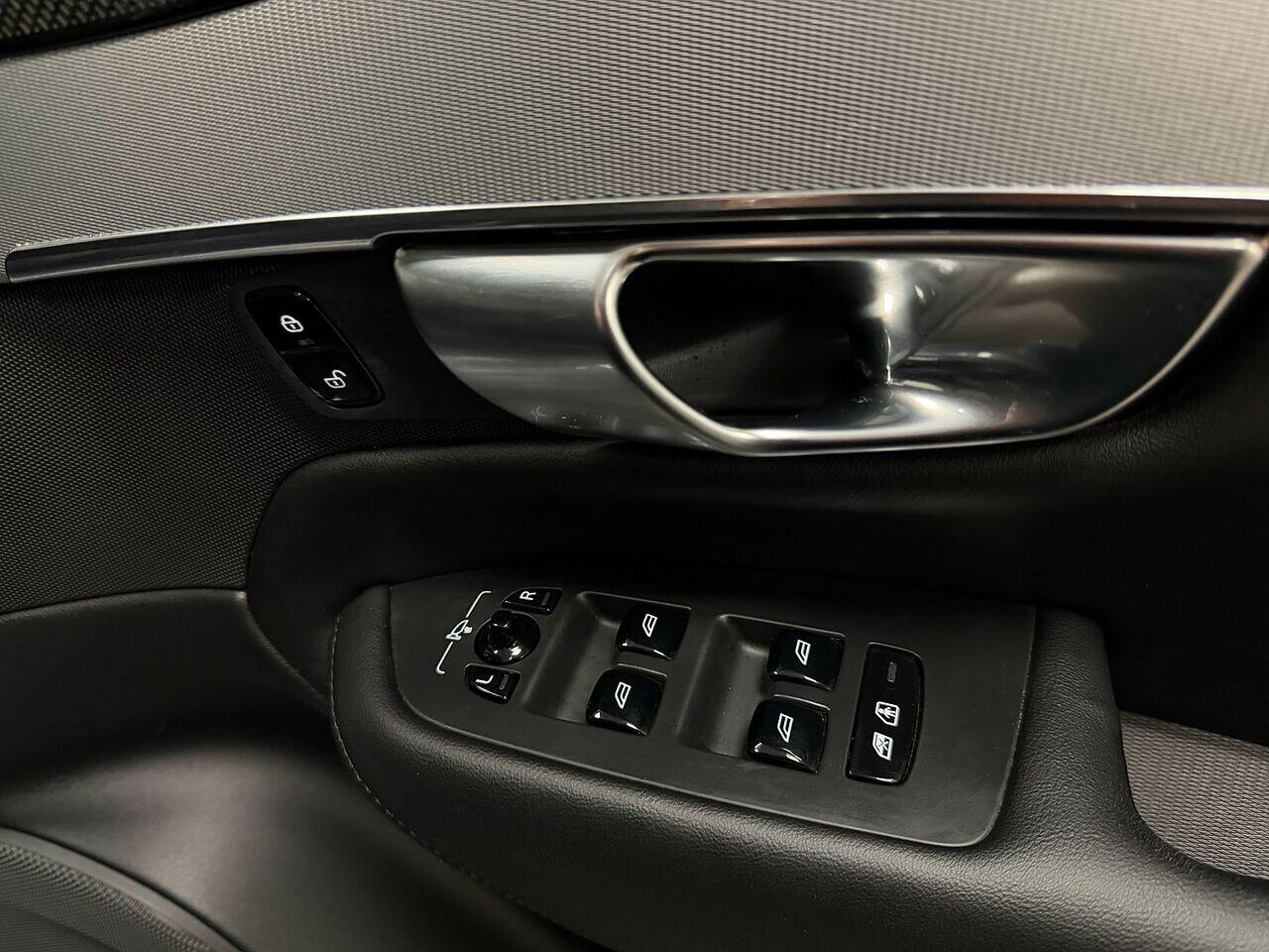 Volvo XC90 view 15