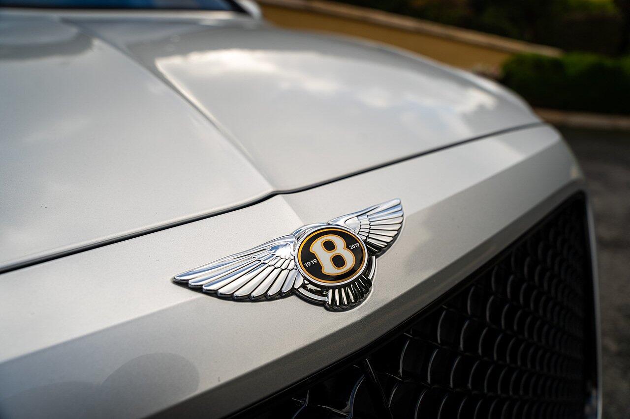 Bentley Bentayga view 25