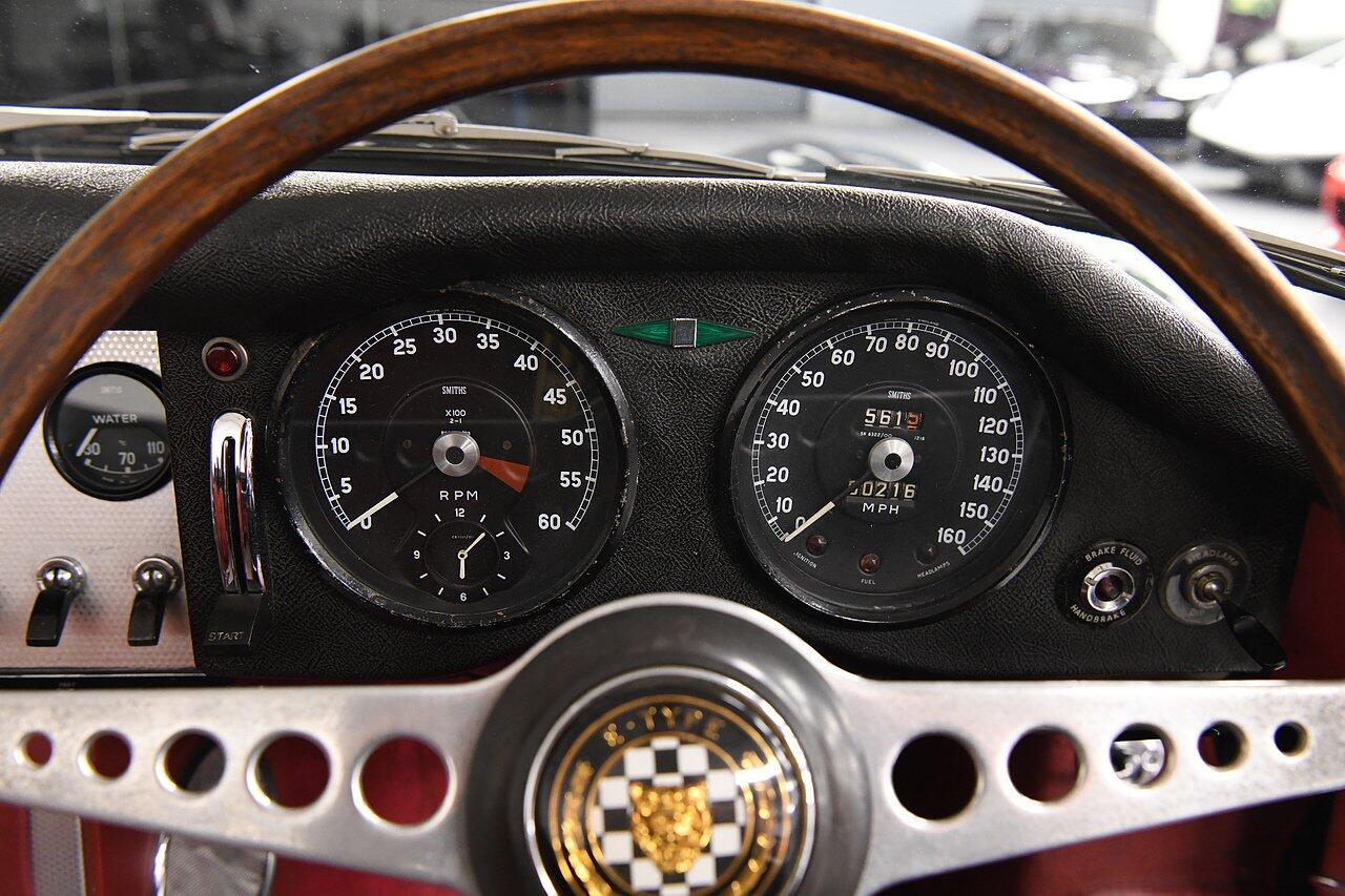 Jaguar E-Type view 16