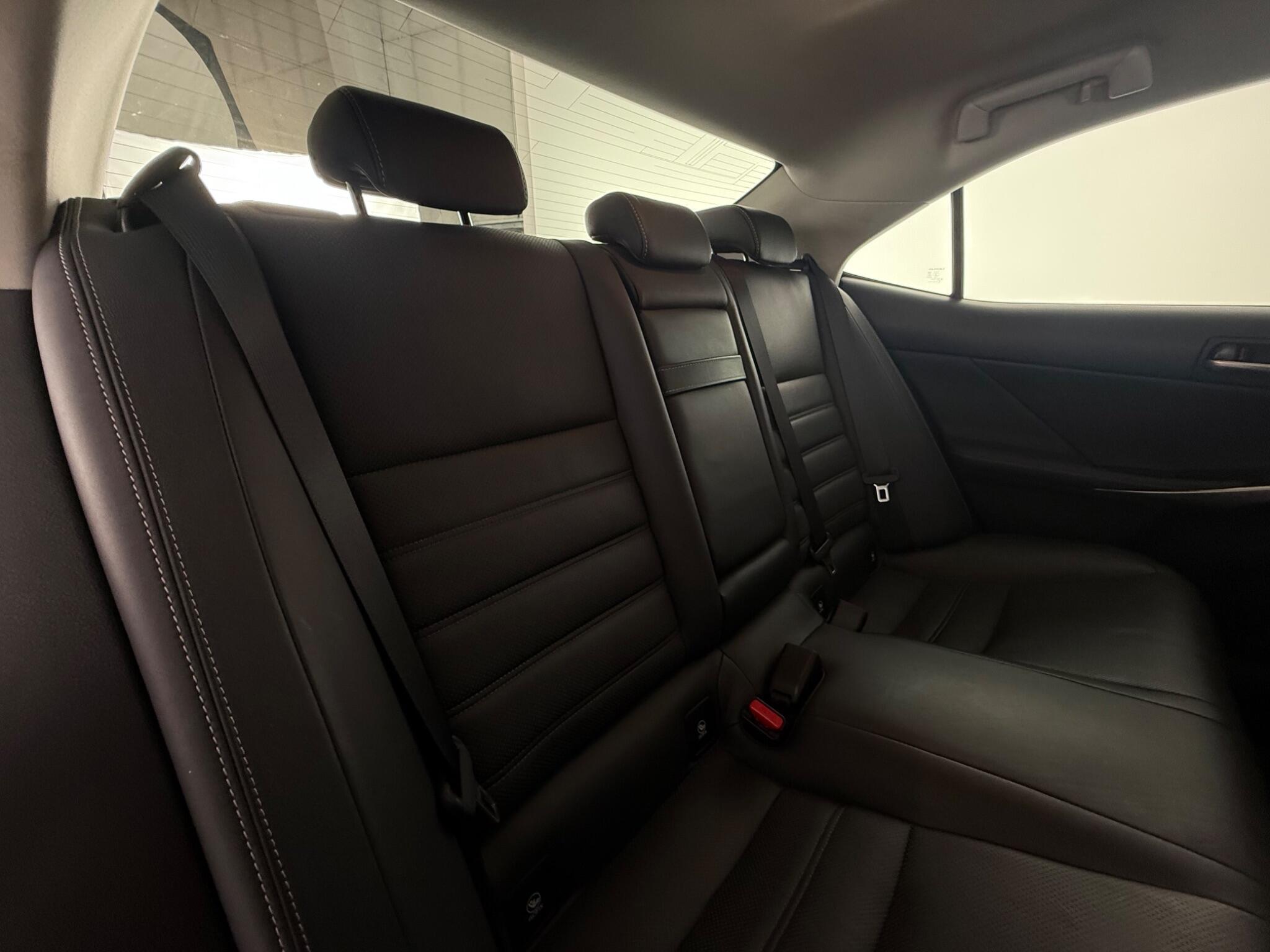 Lexus Is view 32