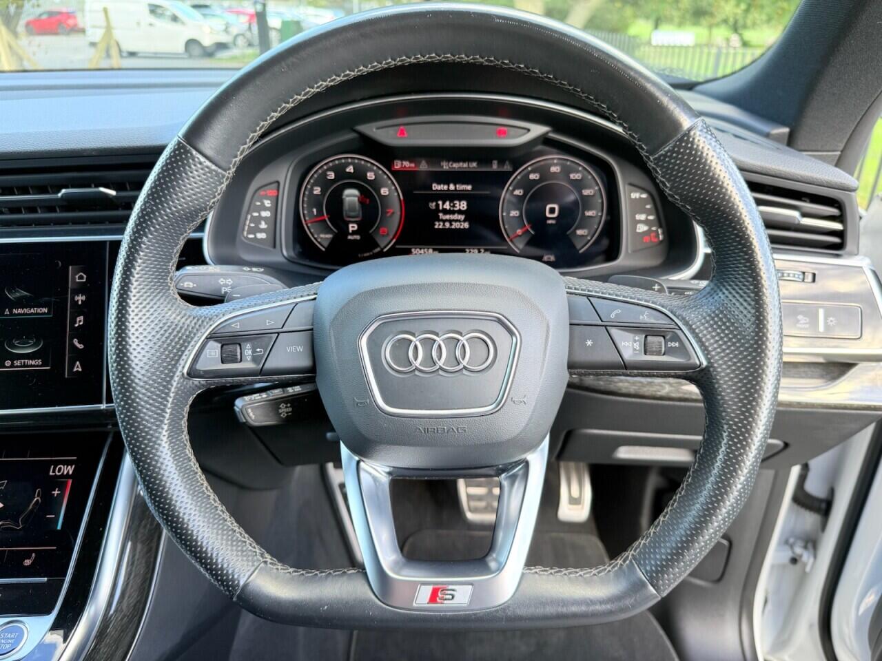Audi Q8 view 16
