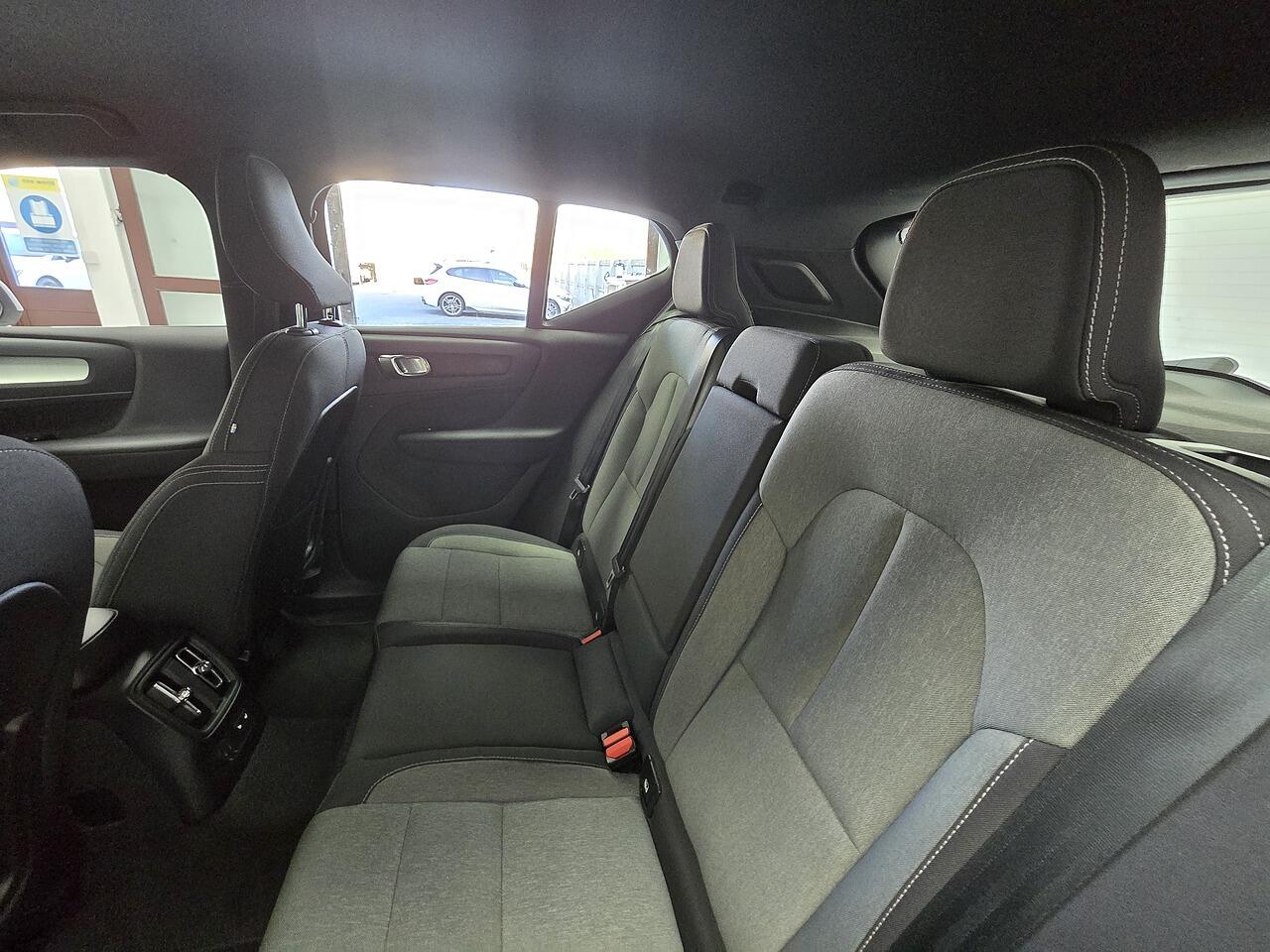 Volvo XC40 view 17