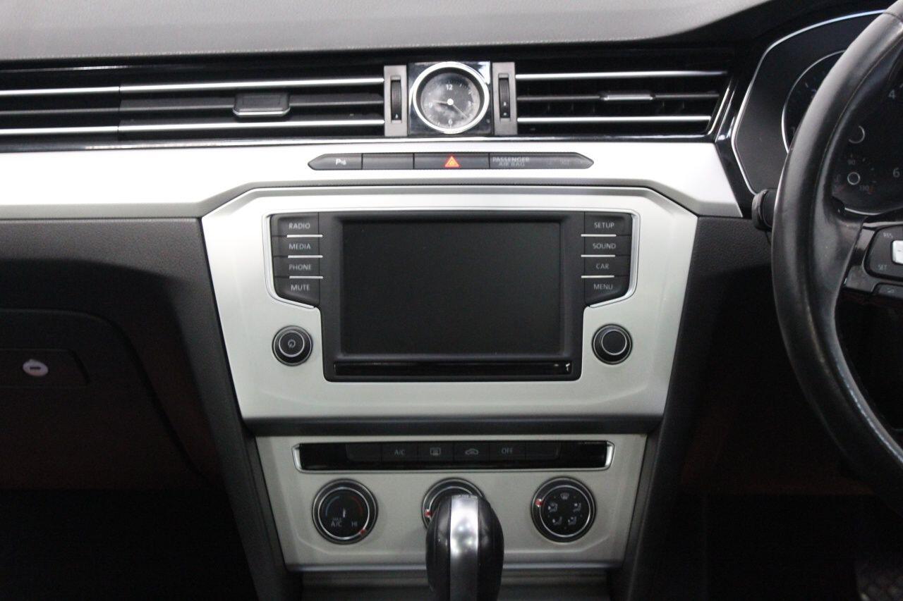 Volkswagen Passat view 35