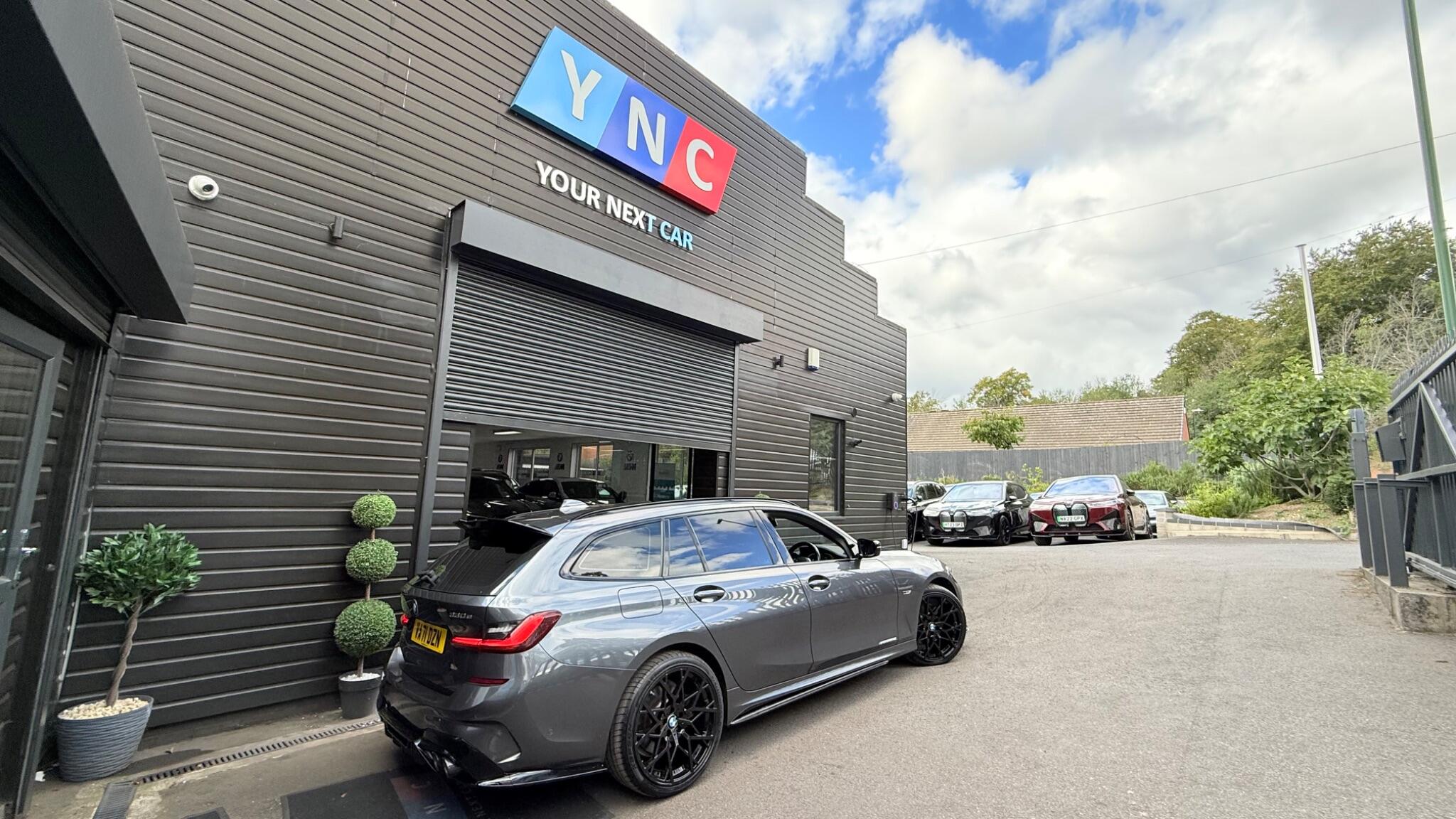 BMW 3 Series view 6