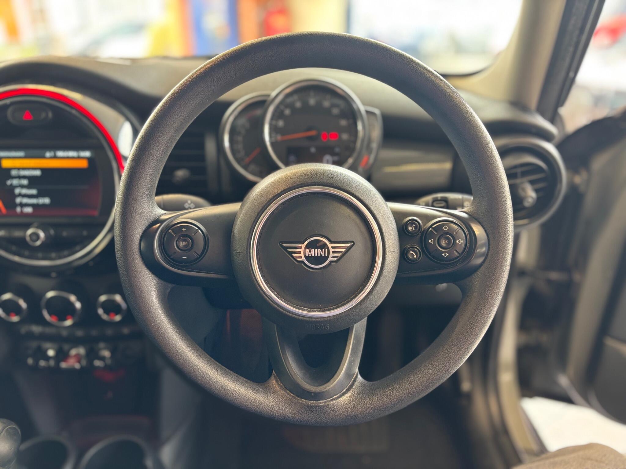 Mini Hatch view 23