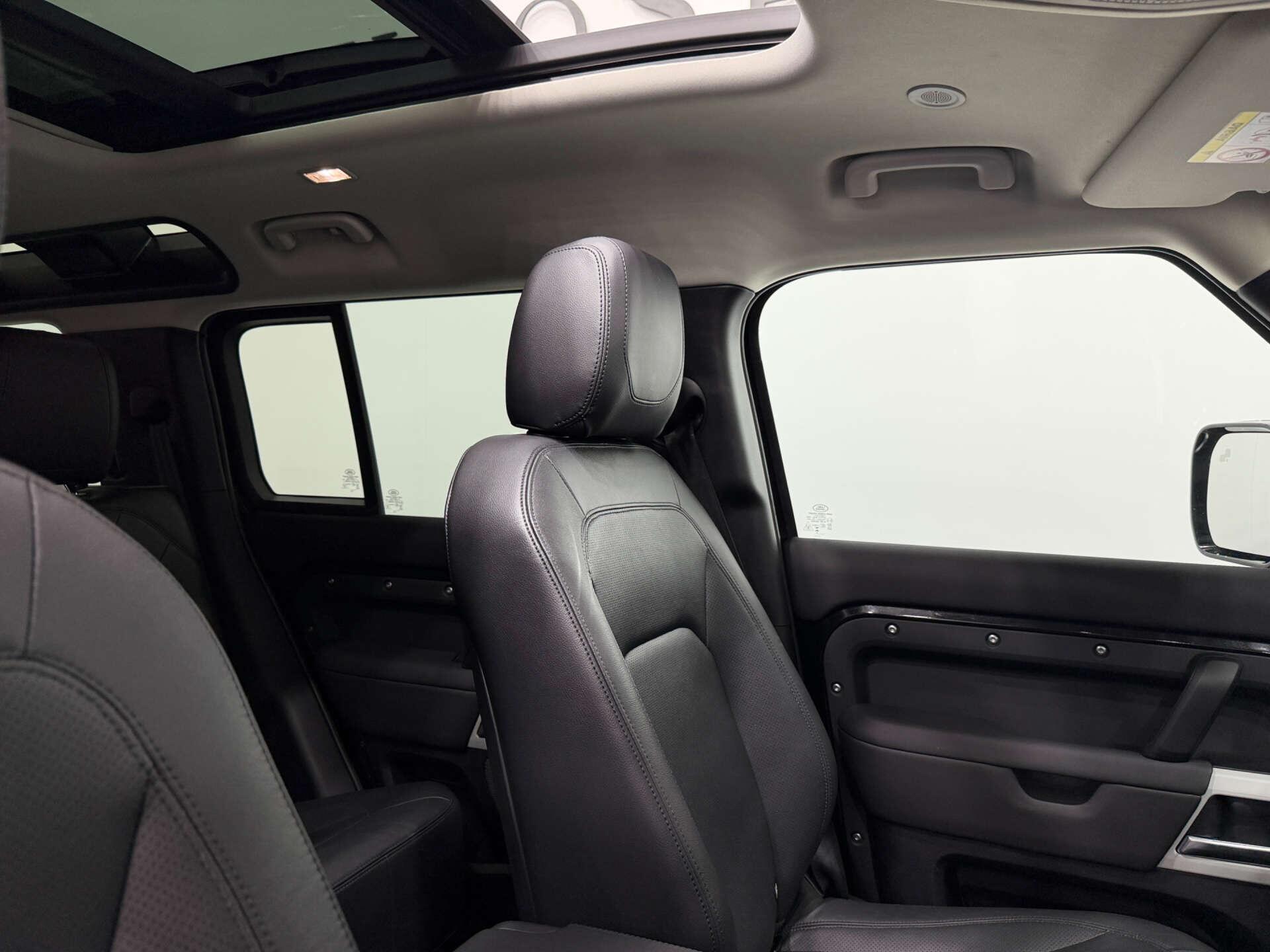 Land Rover Defender view 43