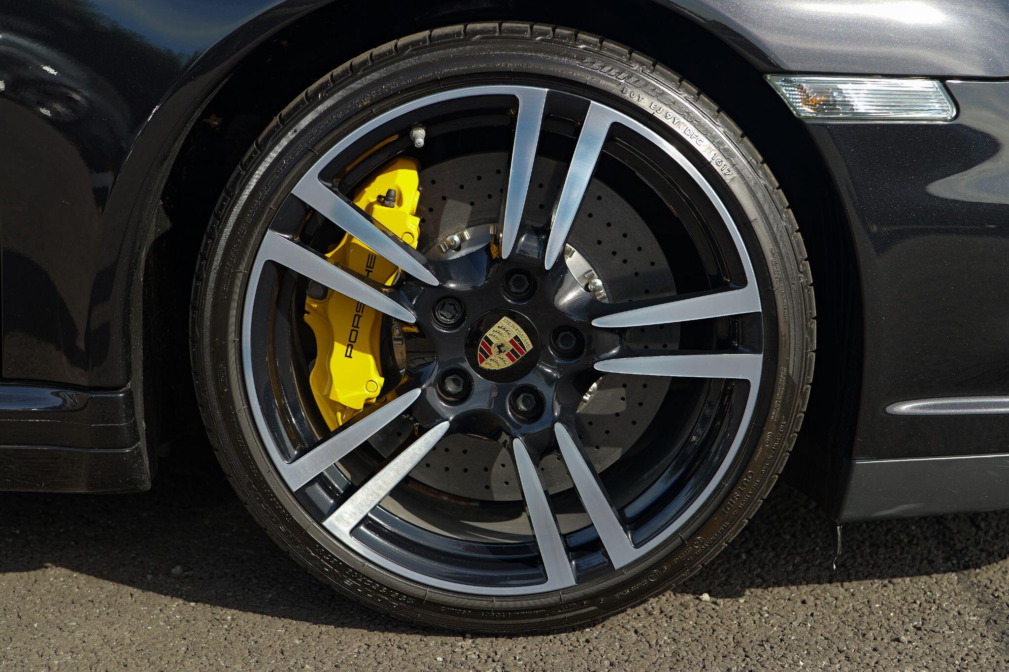 Porsche 911 view 10