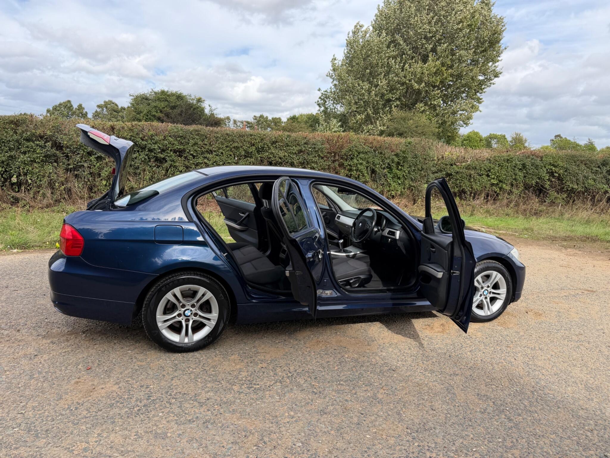BMW 3 Series view 14