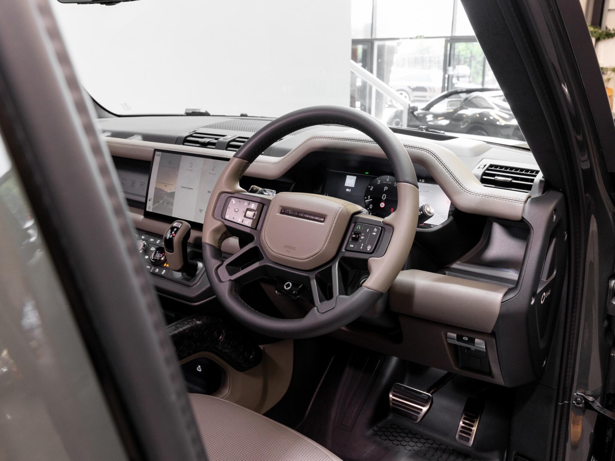 Land Rover Defender 110 view 6