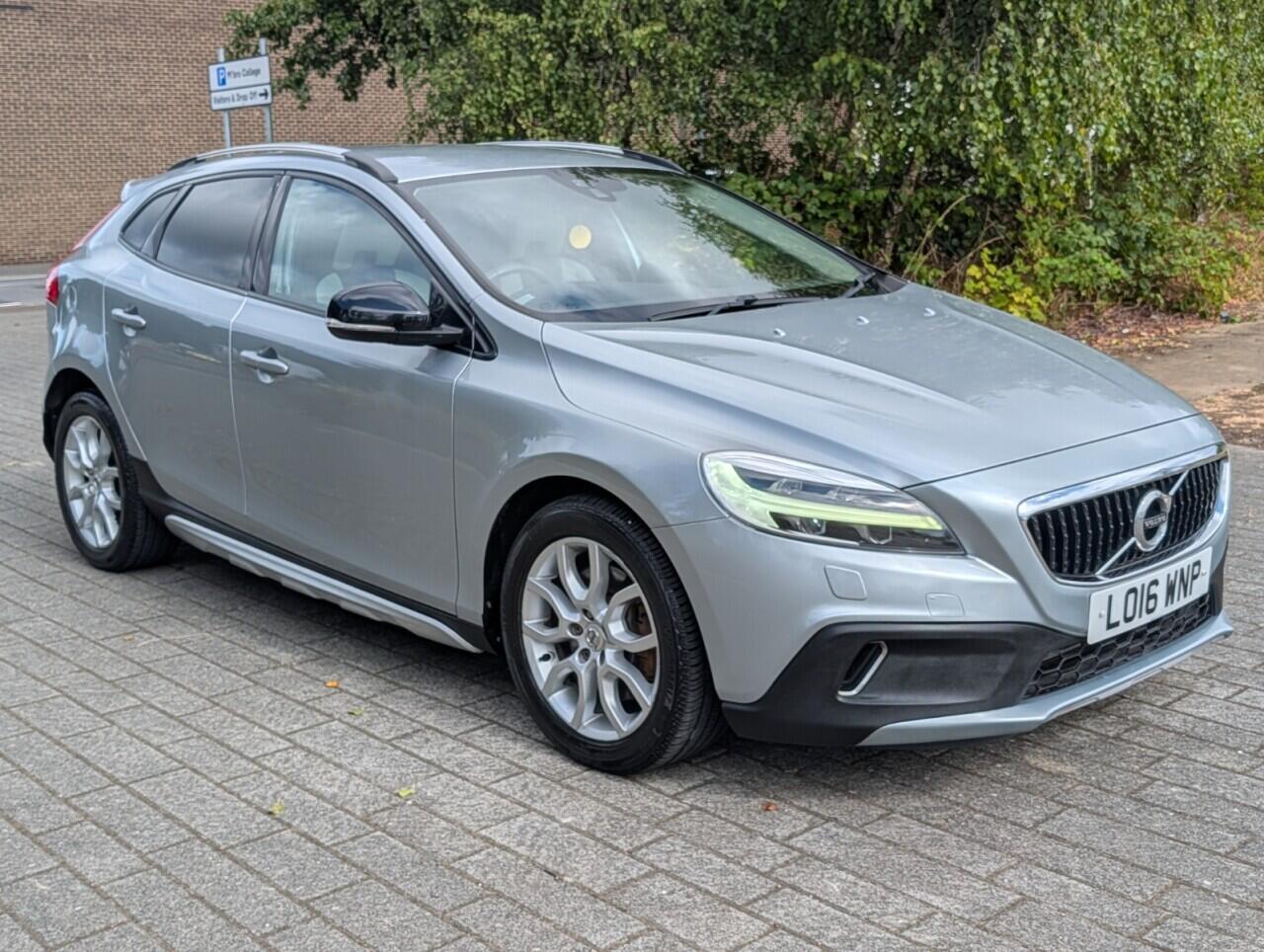 Volvo V40 Cross Country view 6