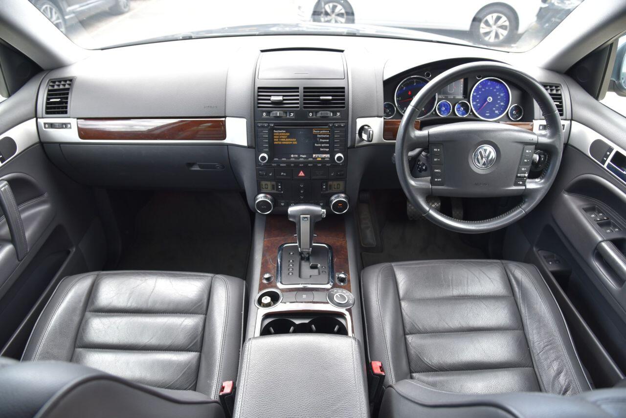 Volkswagen Touareg view 2