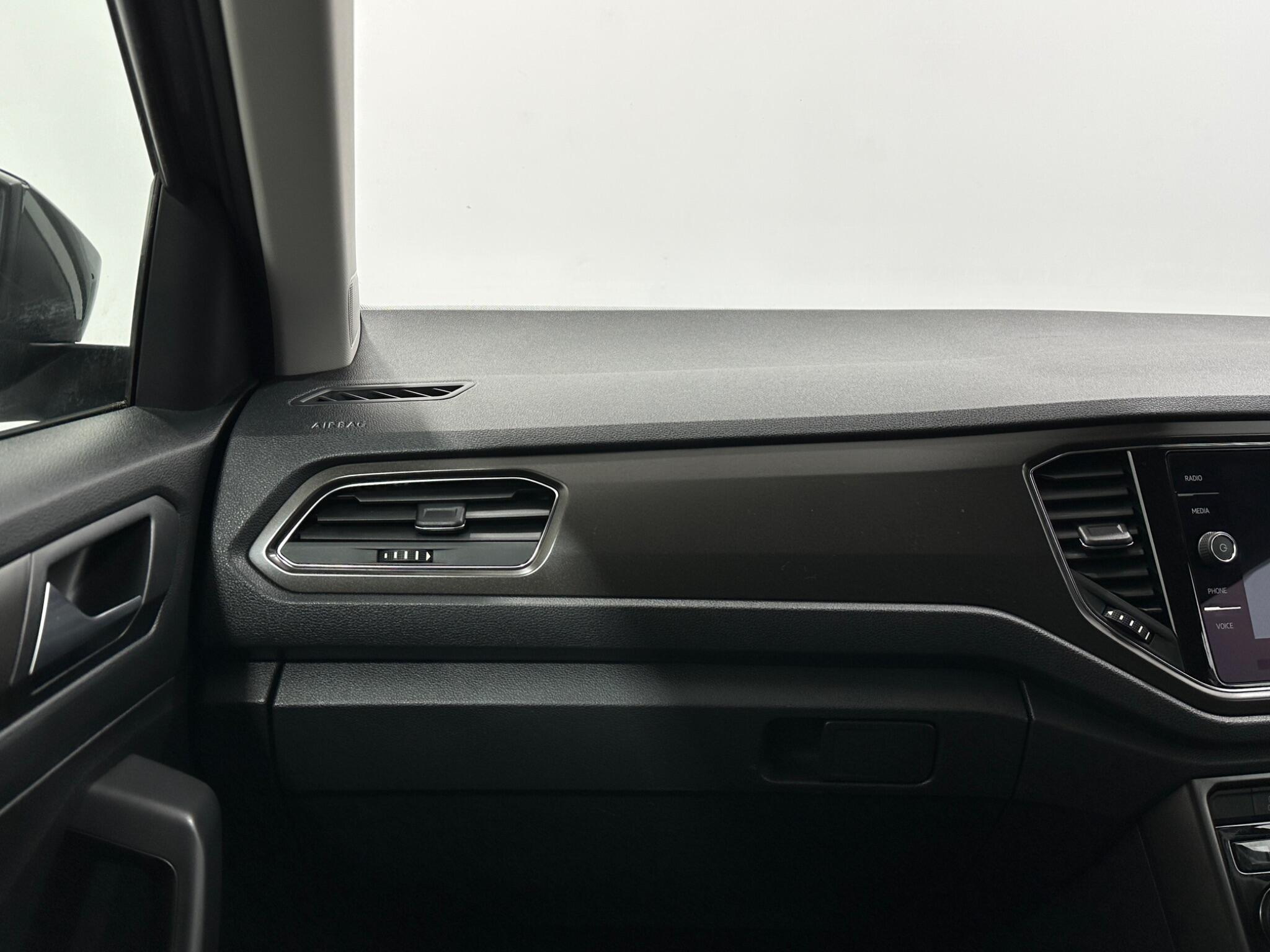 Volkswagen T-Roc view 28