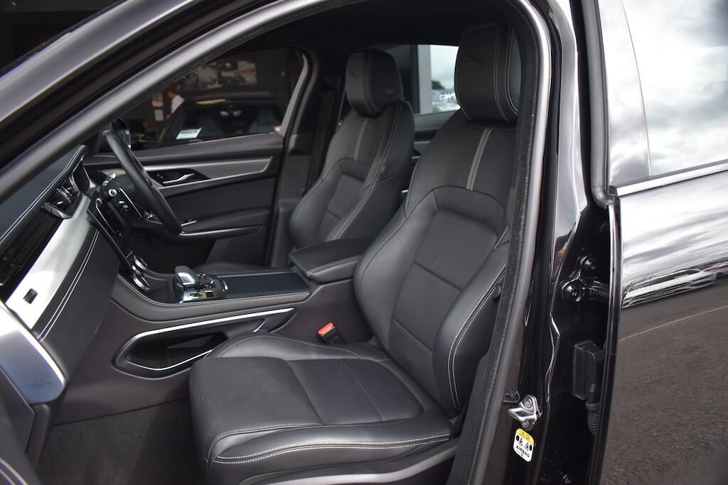 Jaguar F-Pace view 12