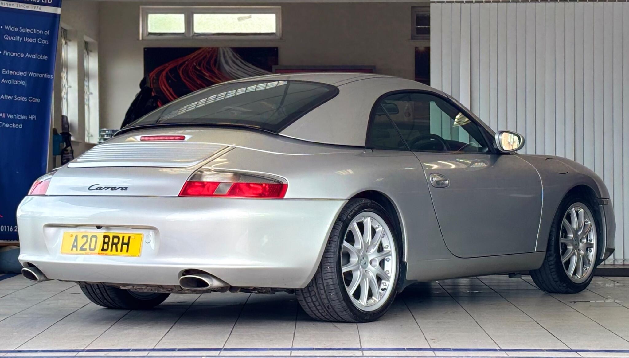 Porsche 911 view 16