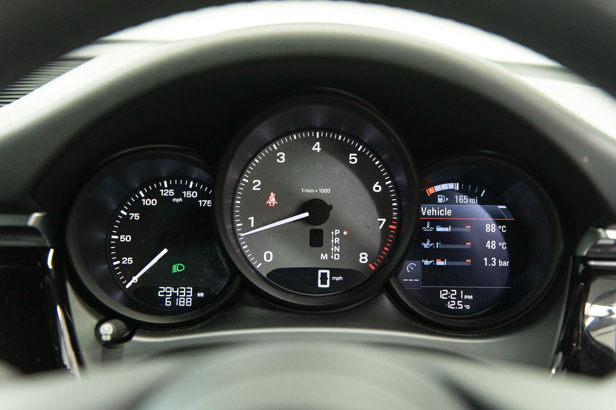 Porsche Macan view 18