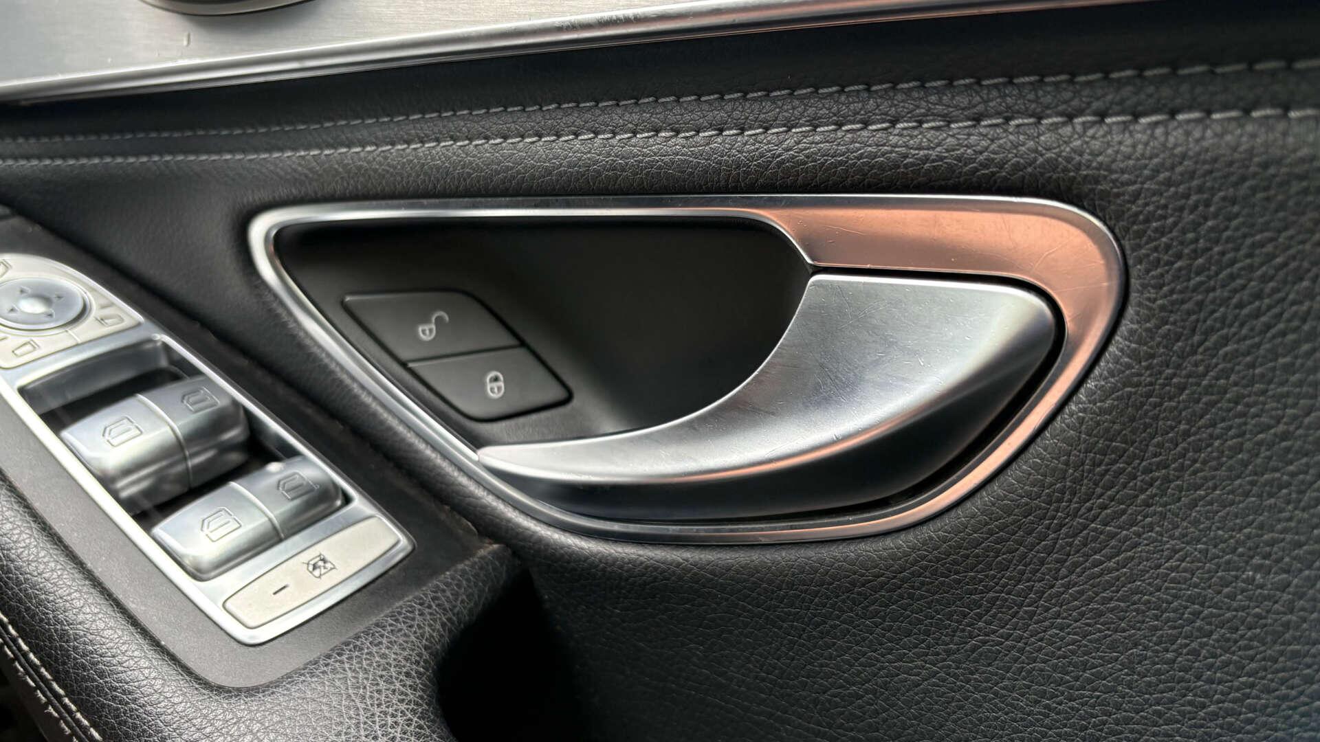 Mercedes-Benz C-Class view 24