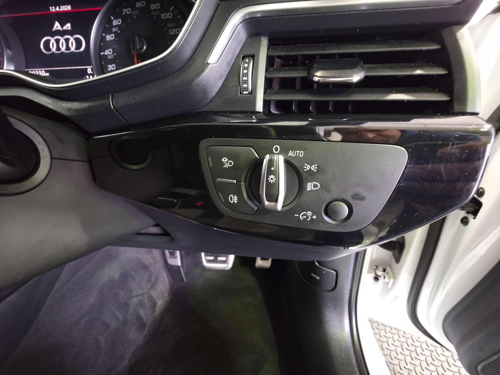 Audi A4 view 13