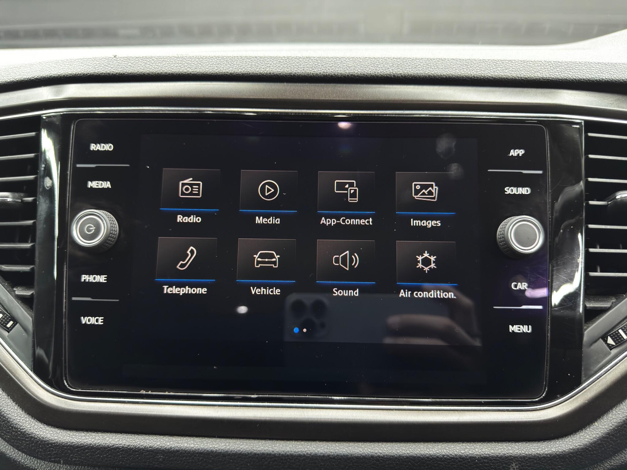 Volkswagen T-Roc view 27