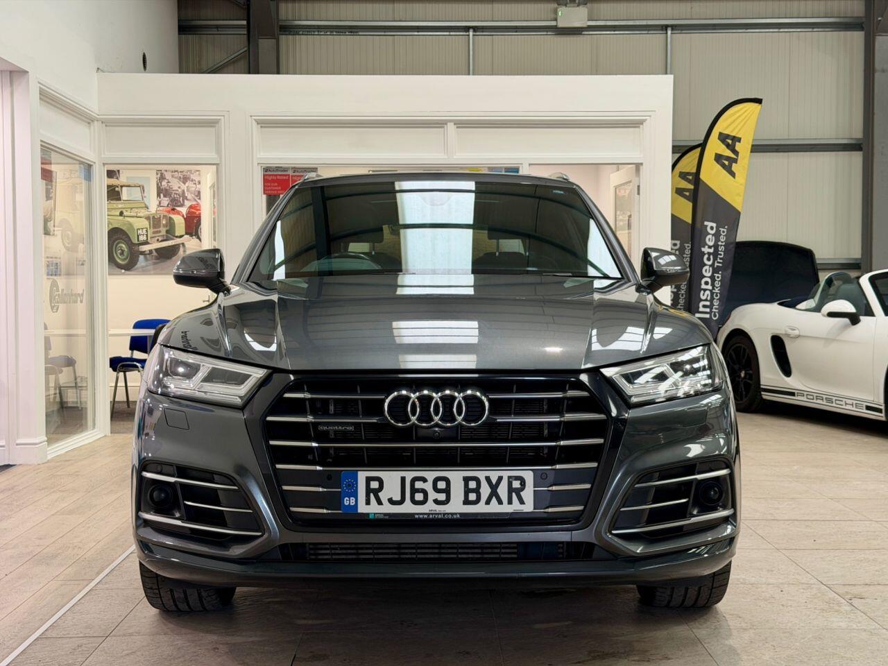 Audi Q5 view 3