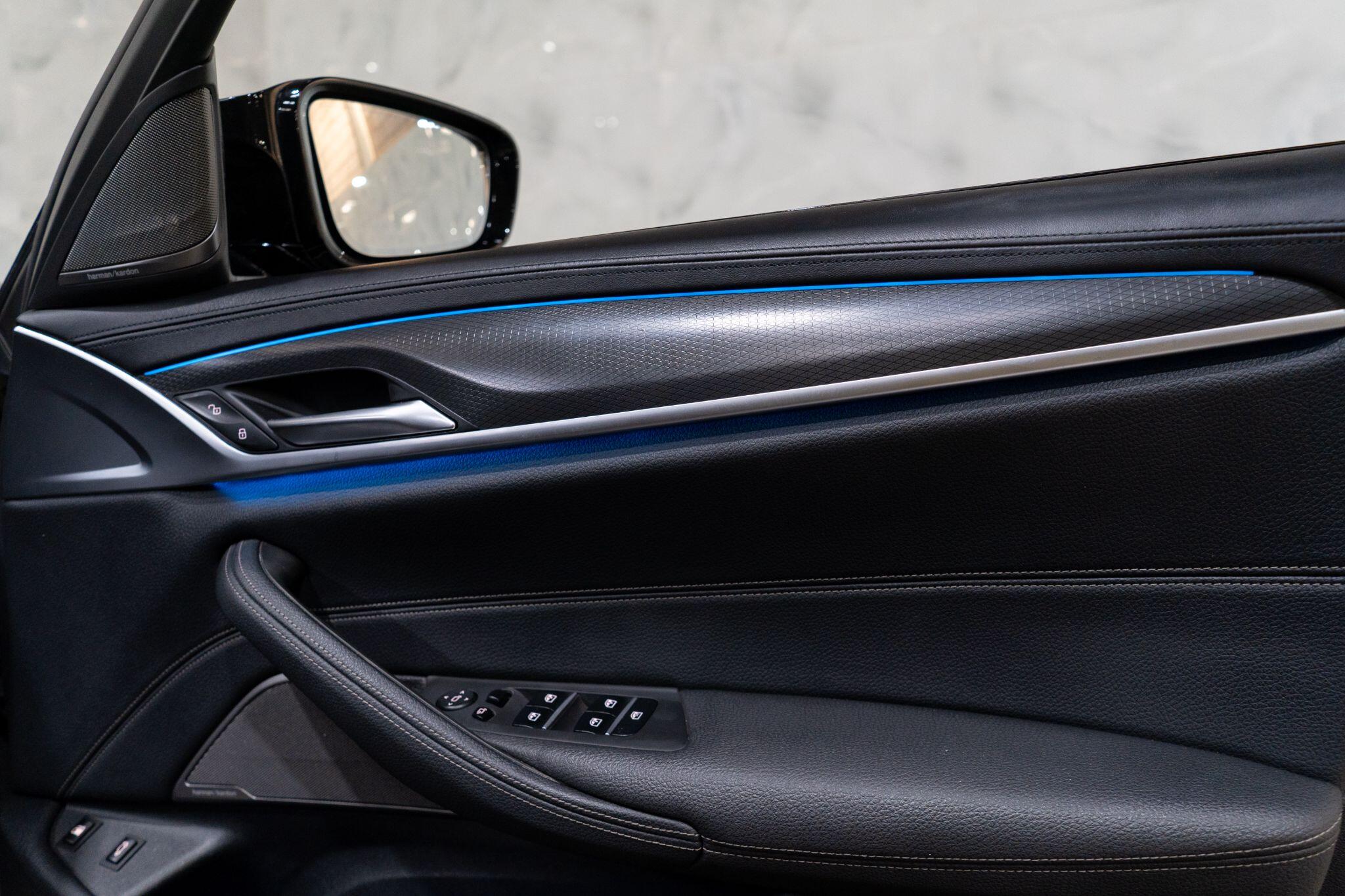 BMW 5 Series view 19