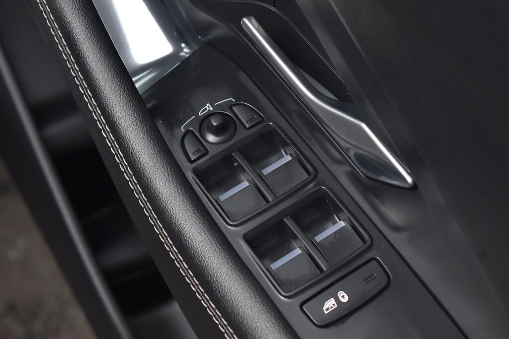 Jaguar E-Pace view 47