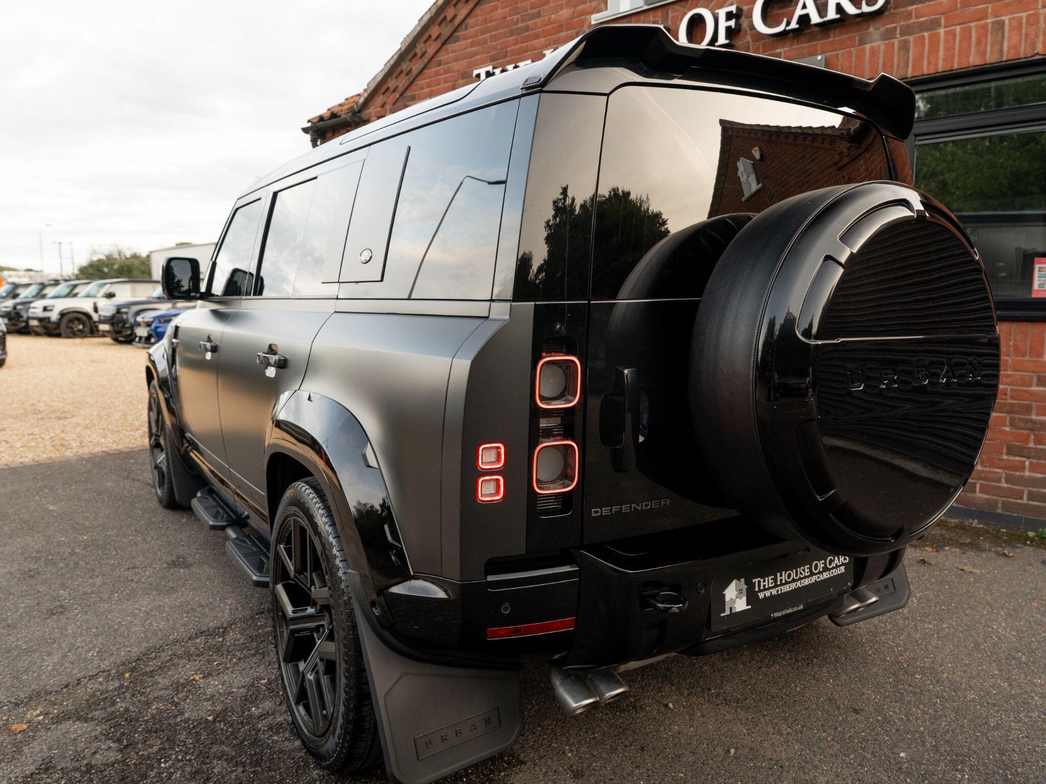 Land Rover Defender view 29
