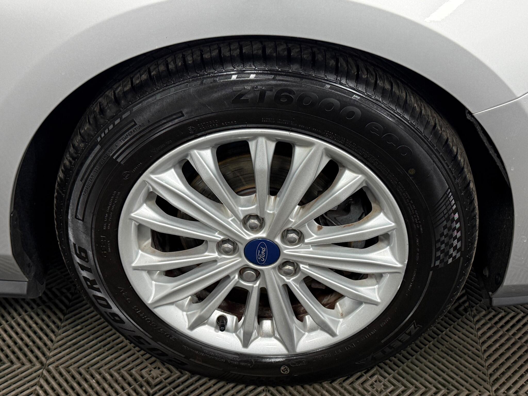 Ford Focus view 30