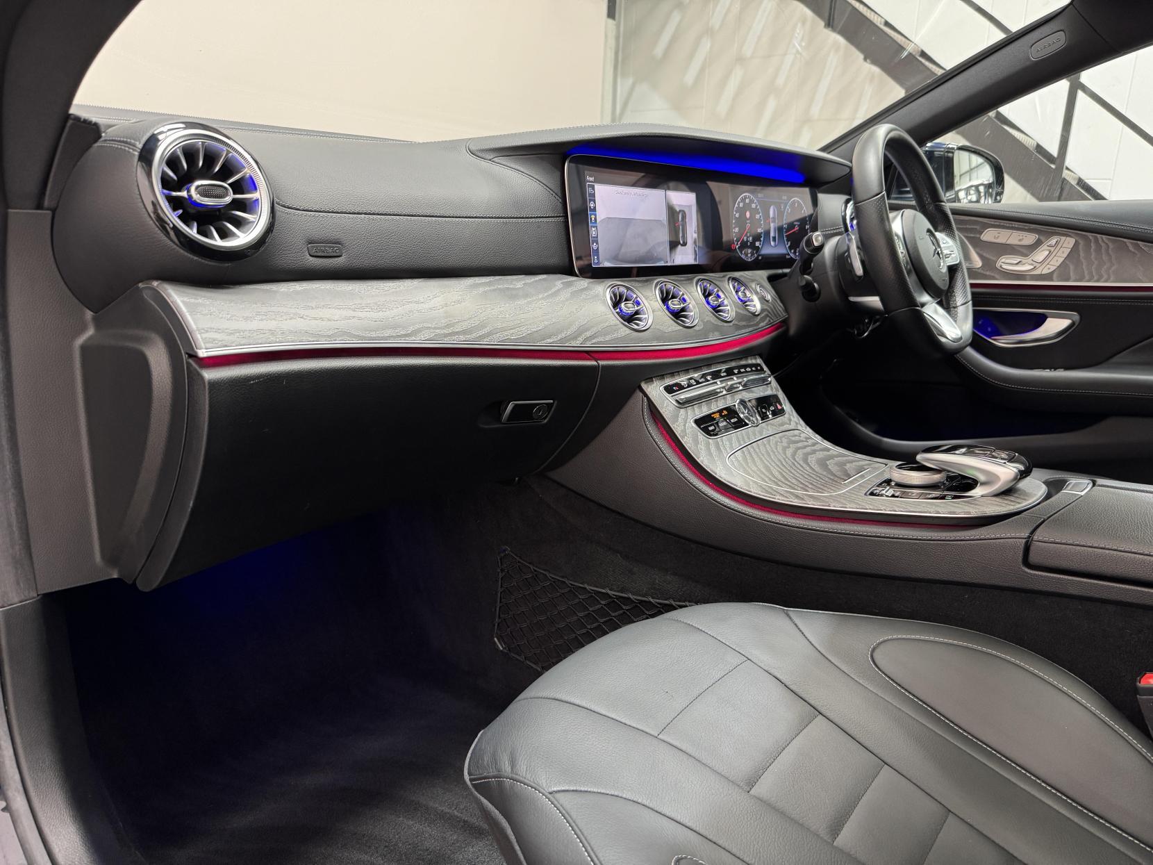 Mercedes-Benz CLS view 56