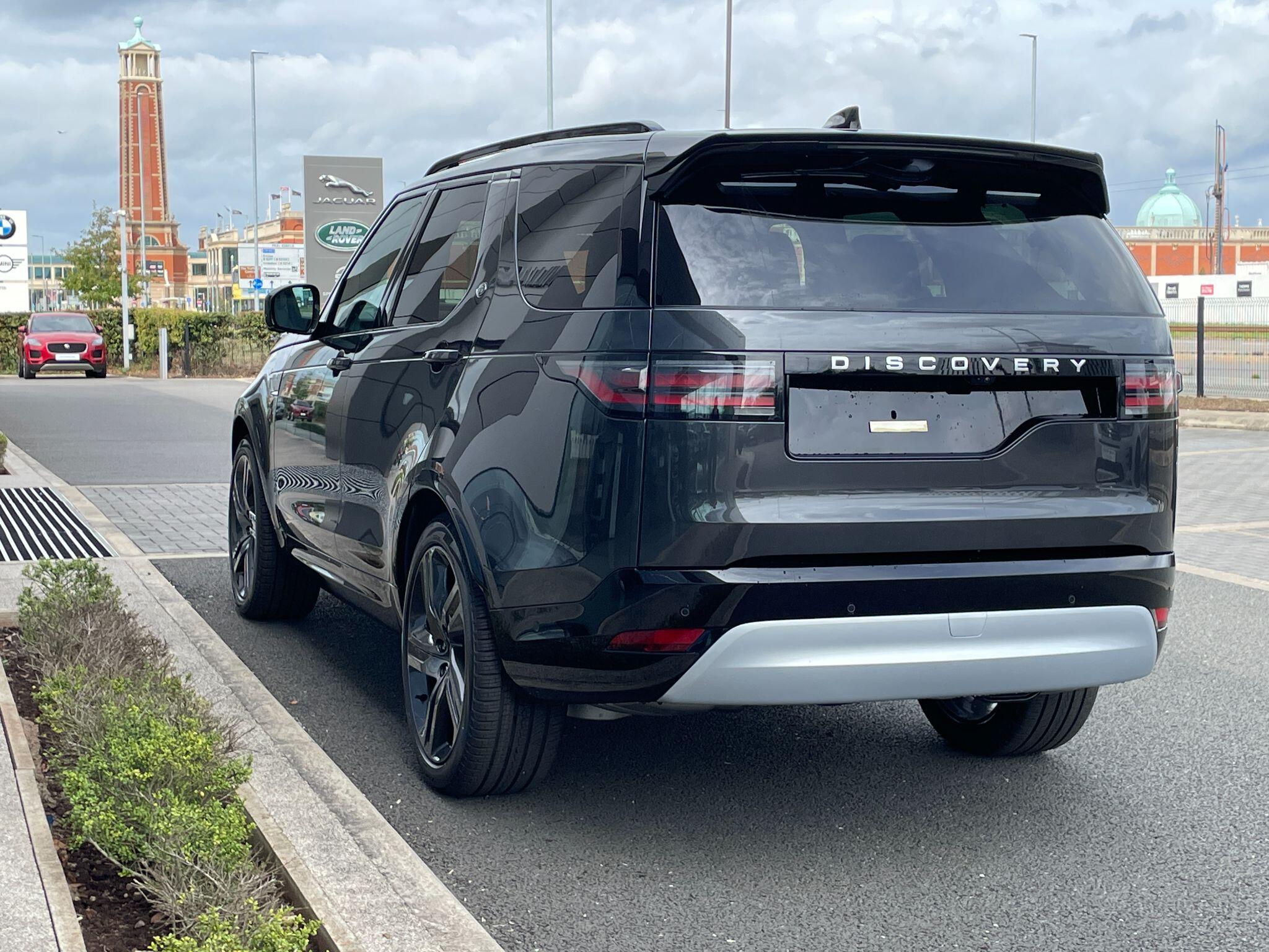 Land Rover Discovery view 5
