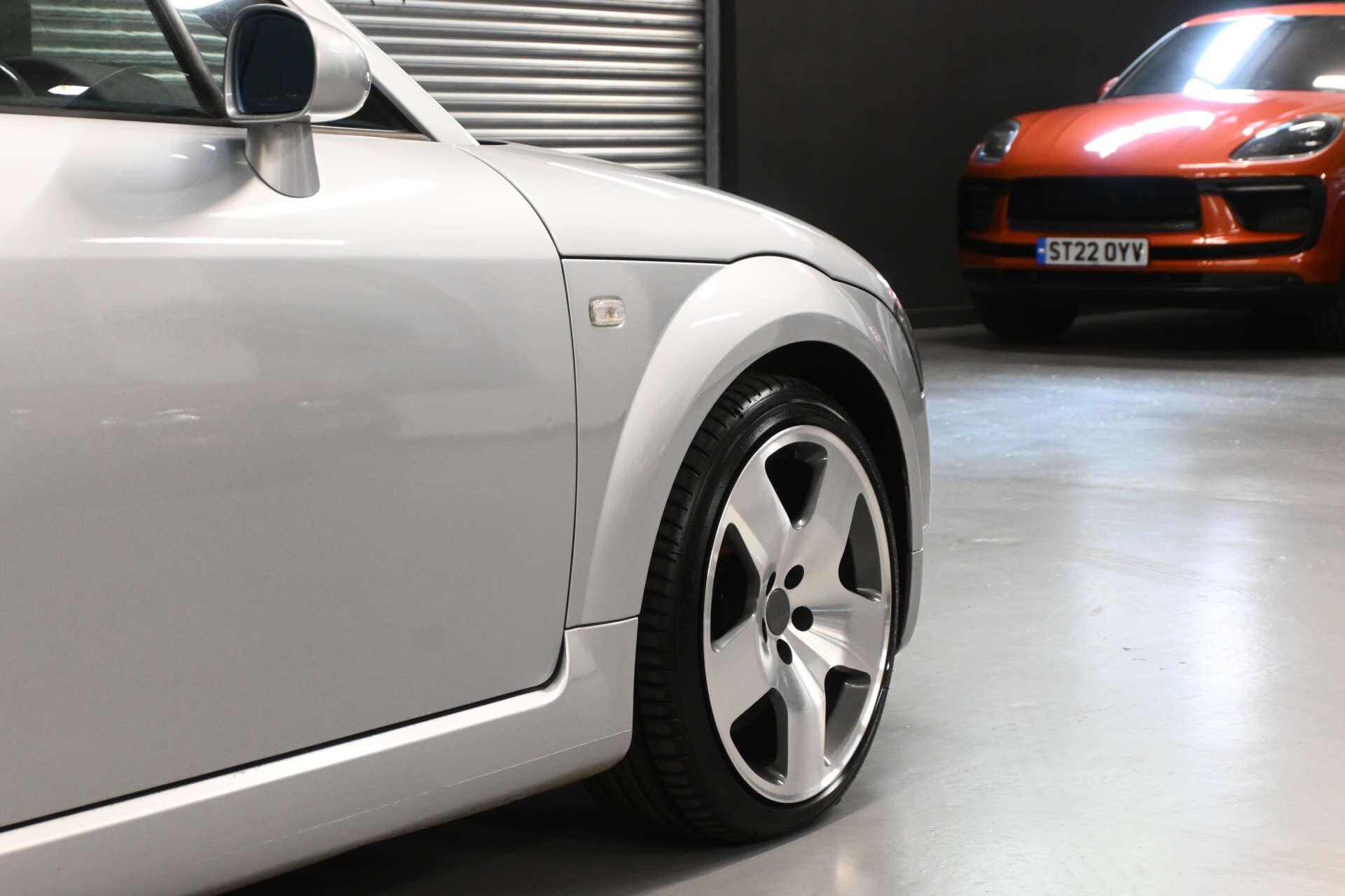 Audi TT view 20
