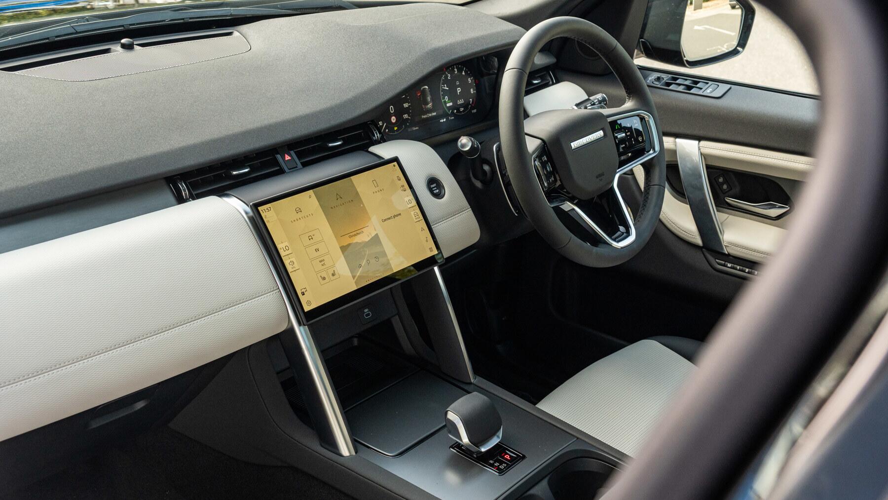 Land Rover Discovery Sport view 58