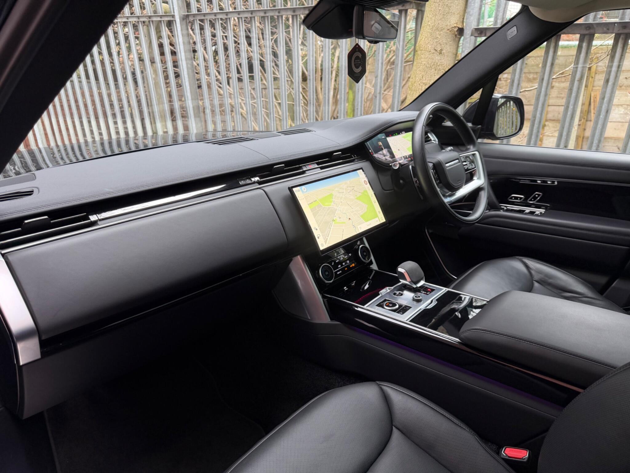 Land Rover Range Rover view 21