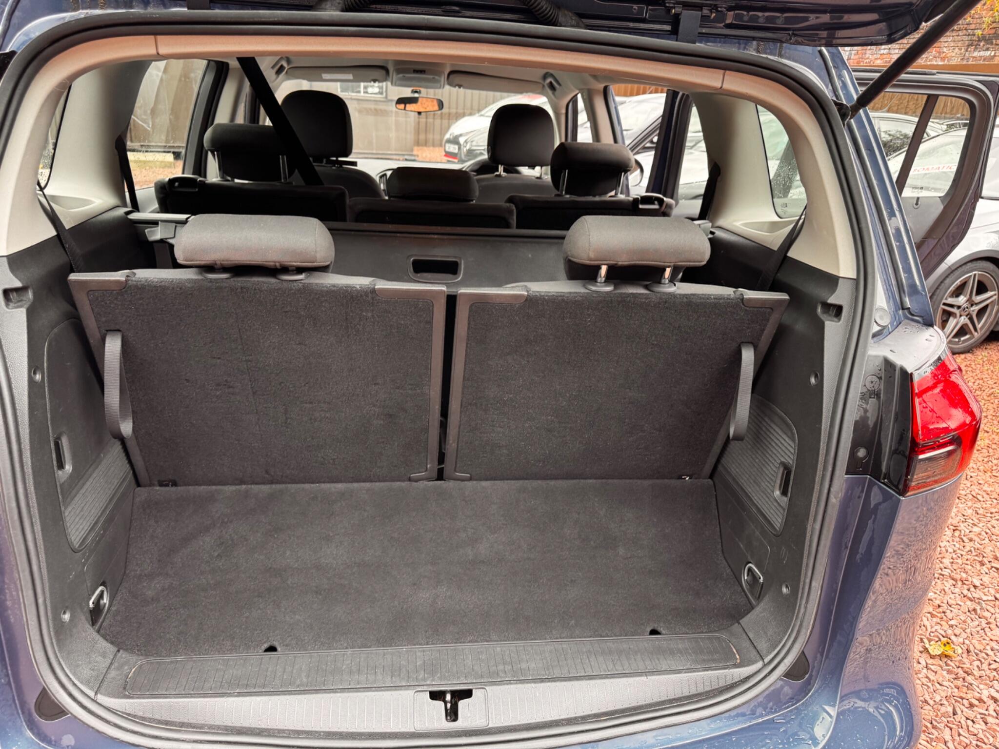 Vauxhall Zafira Tourer view 32
