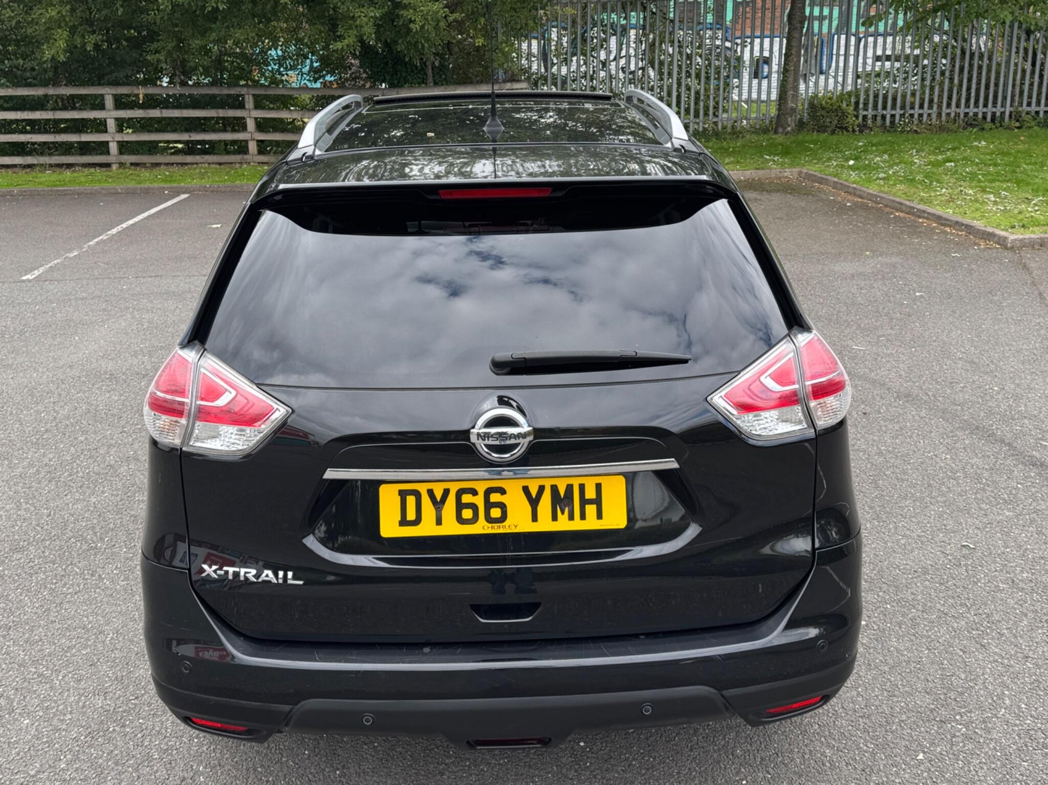 Nissan X-Trail view 6
