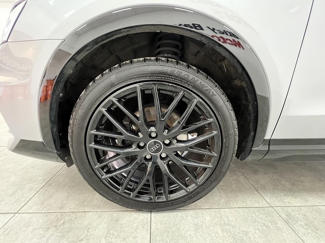Audi Q3 view 19