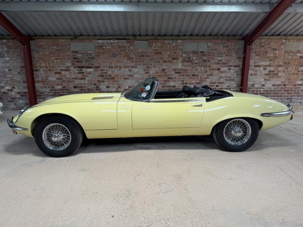 Jaguar E-Type view 3