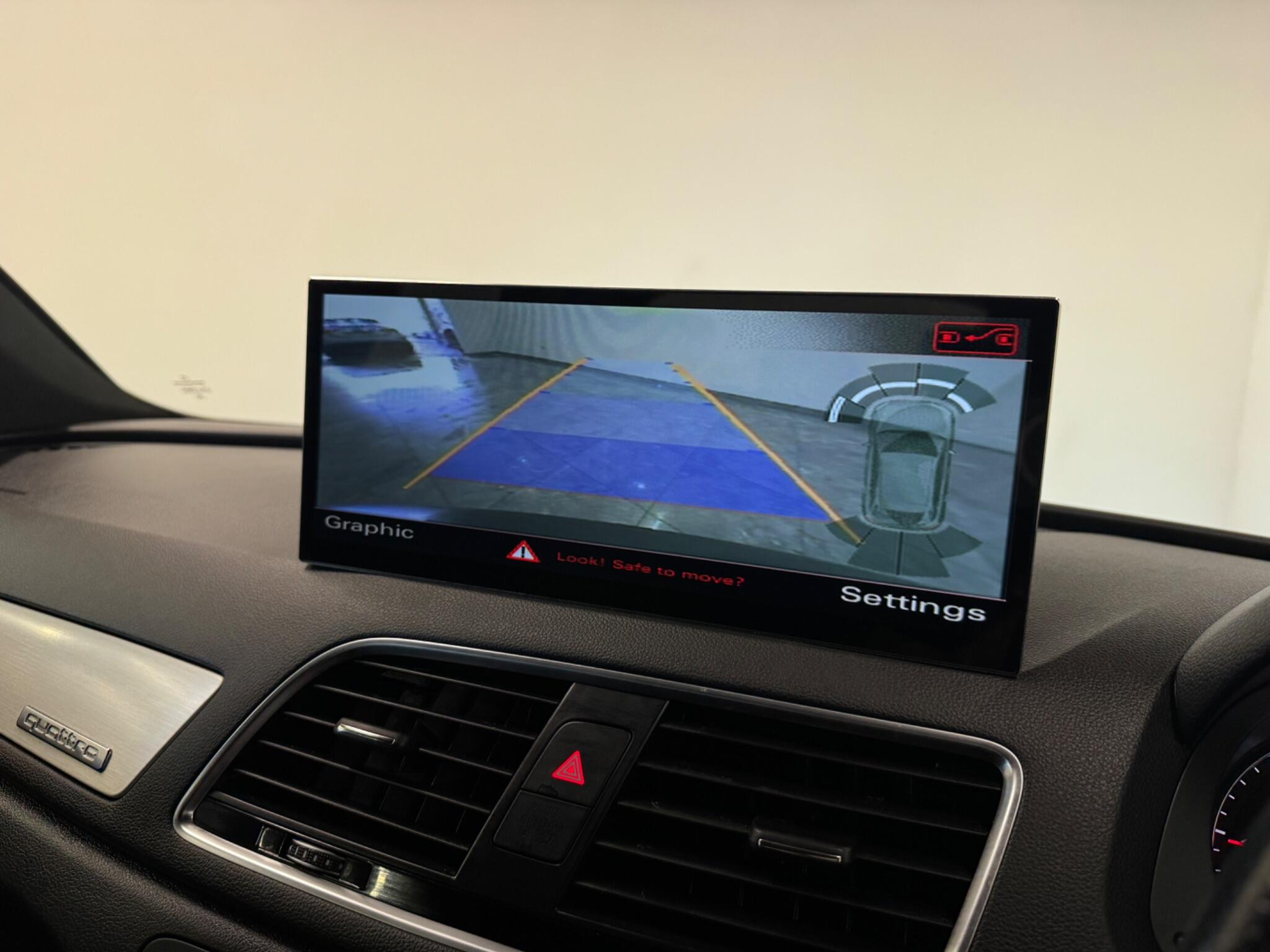 Audi Q3 view 20