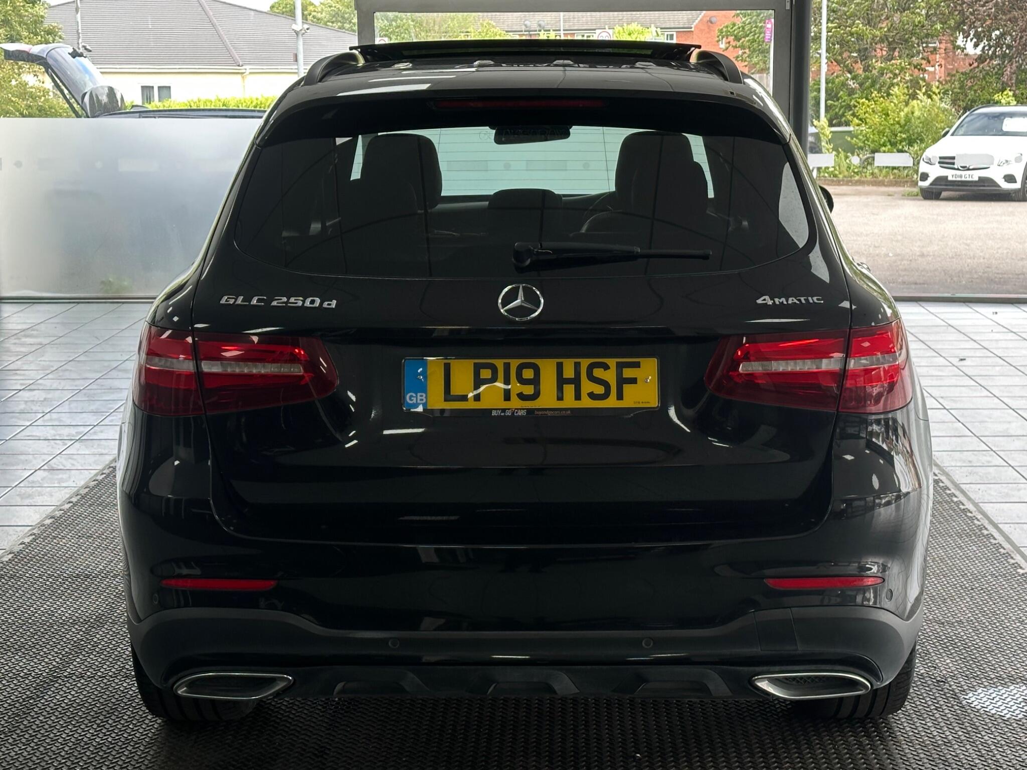 Mercedes-Benz GLC view 12
