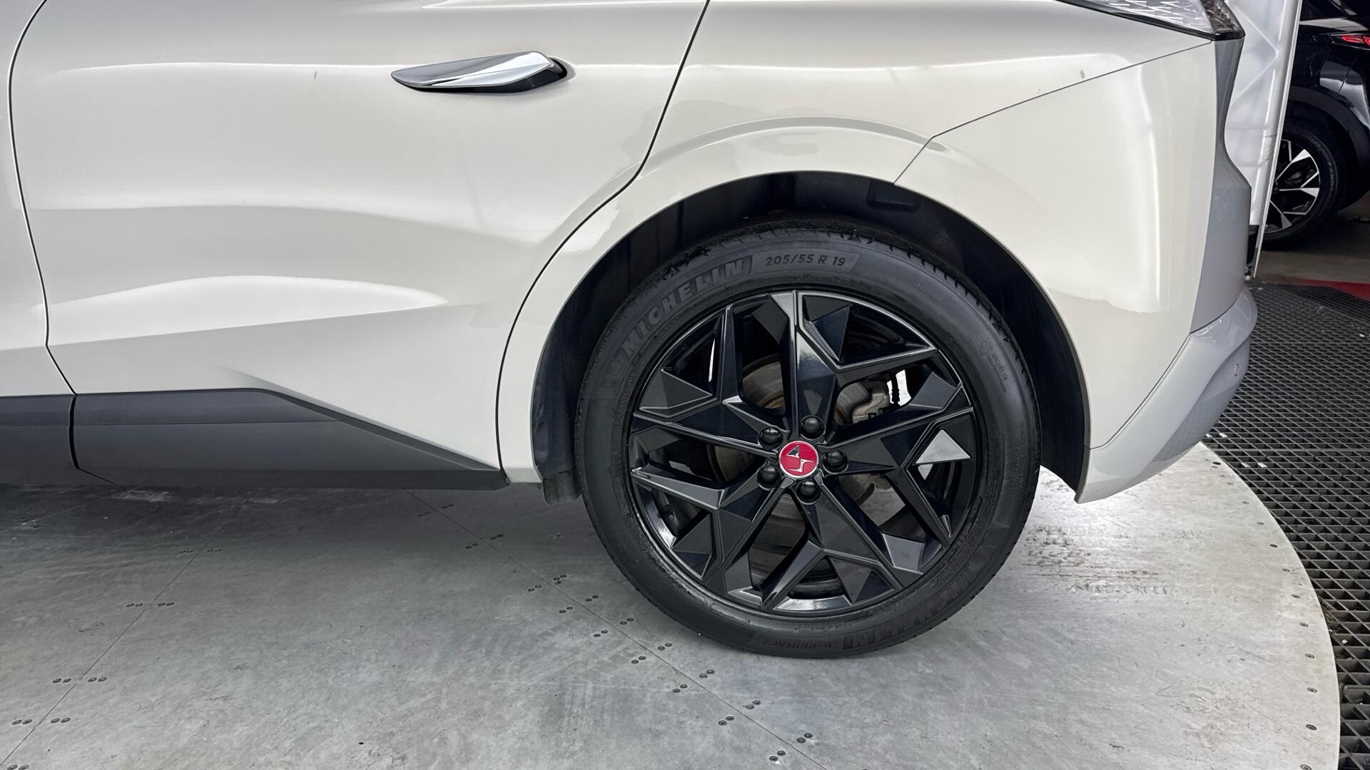 DS Automobiles DS 4 view 23