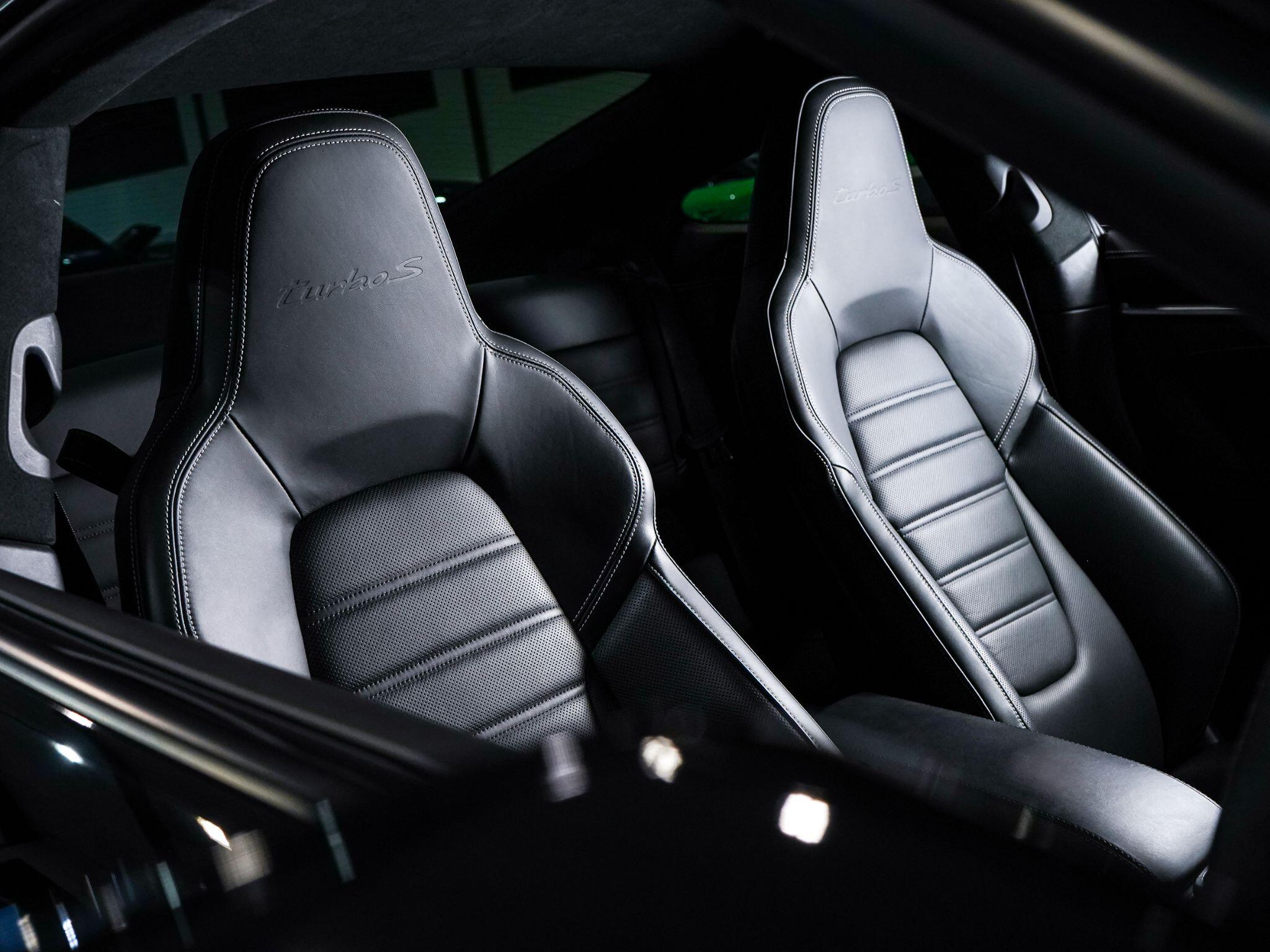 Porsche 911 view 13