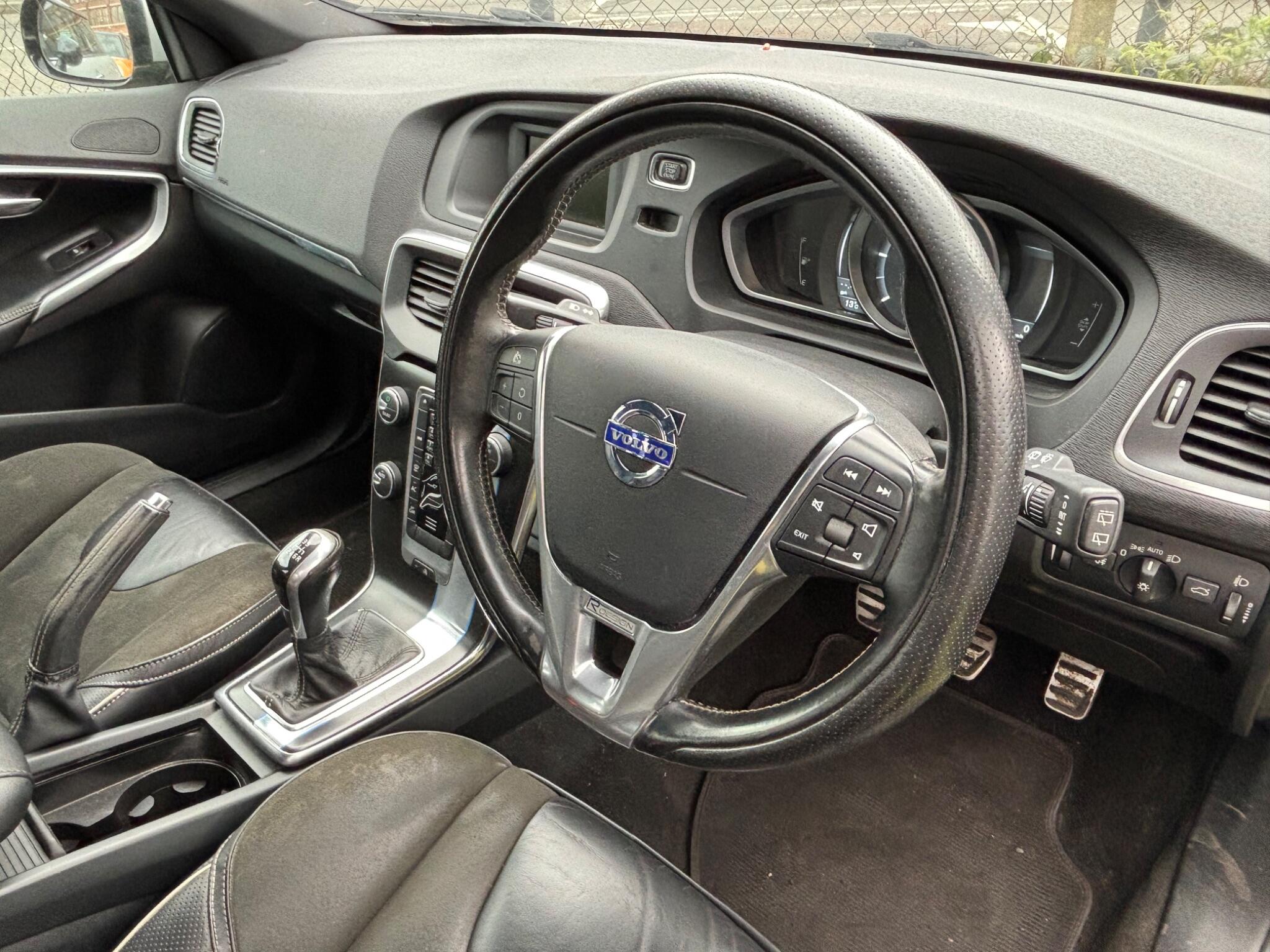 Volvo V40 view 19